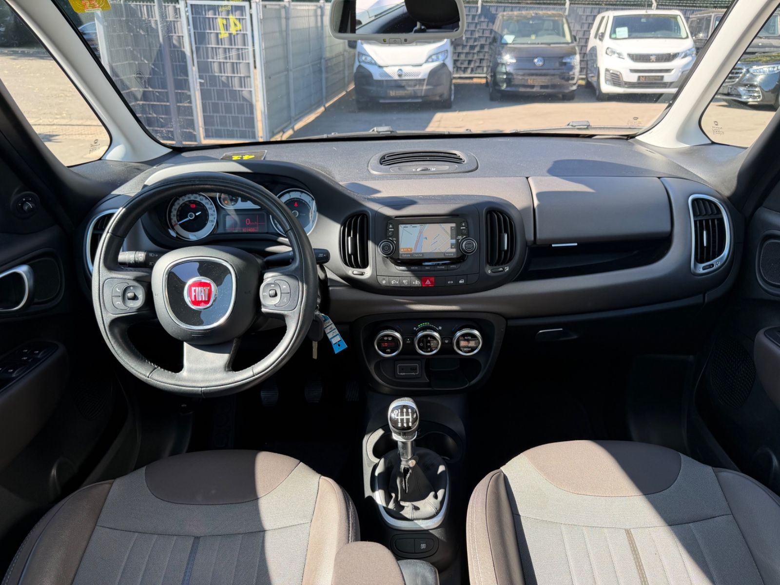 Fahrzeugabbildung Fiat 500L LOUNGE *NAVI*KAM*PANO*SHZ*ALU*TEILLEDER*