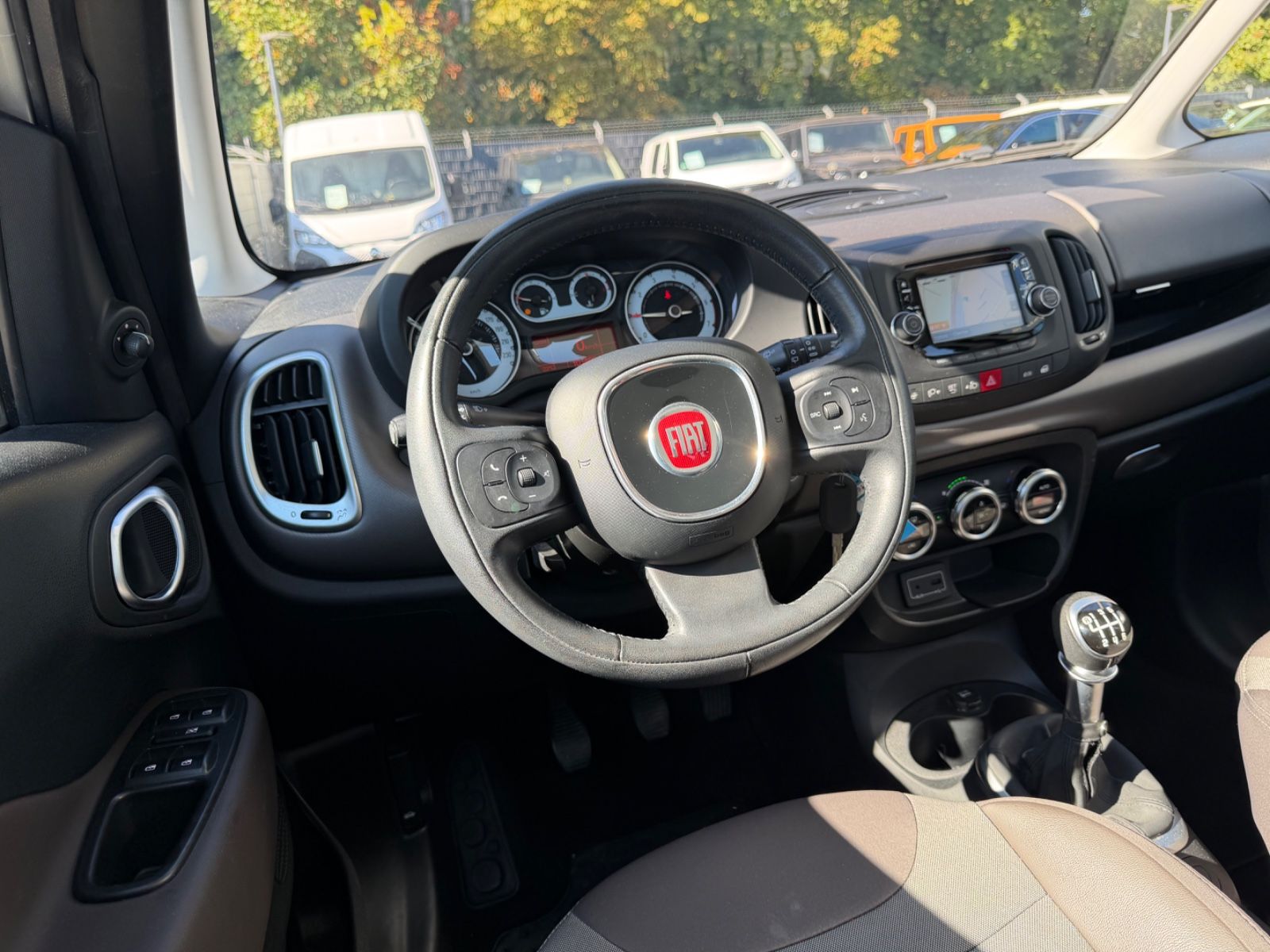 Fahrzeugabbildung Fiat 500L LOUNGE *NAVI*KAM*PANO*SHZ*ALU*TEILLEDER*