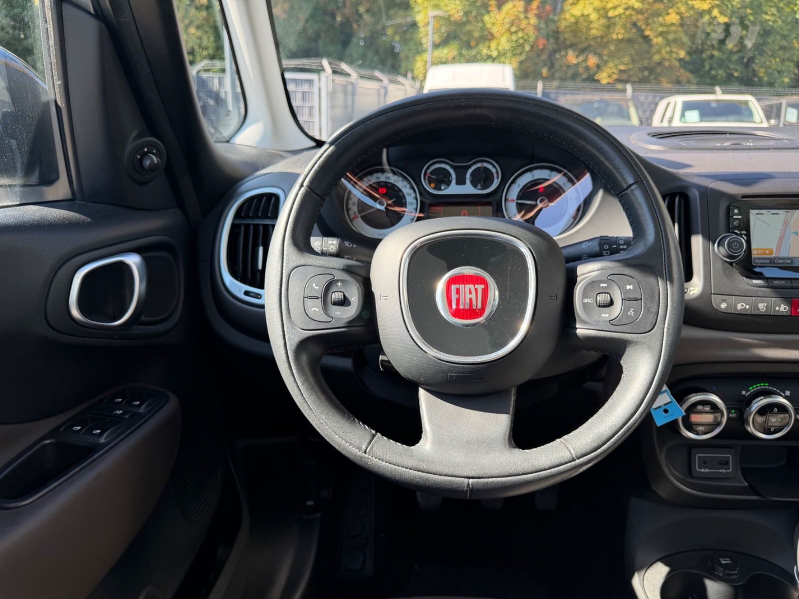 Fahrzeugabbildung Fiat 500L LOUNGE *NAVI*KAM*PANO*SHZ*ALU*TEILLEDER*