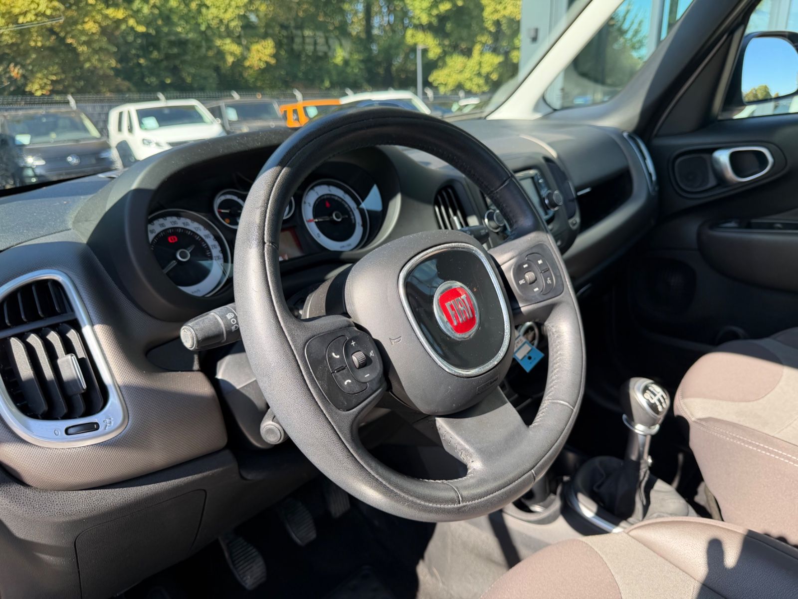 Fahrzeugabbildung Fiat 500L LOUNGE *NAVI*KAM*PANO*SHZ*ALU*TEILLEDER*