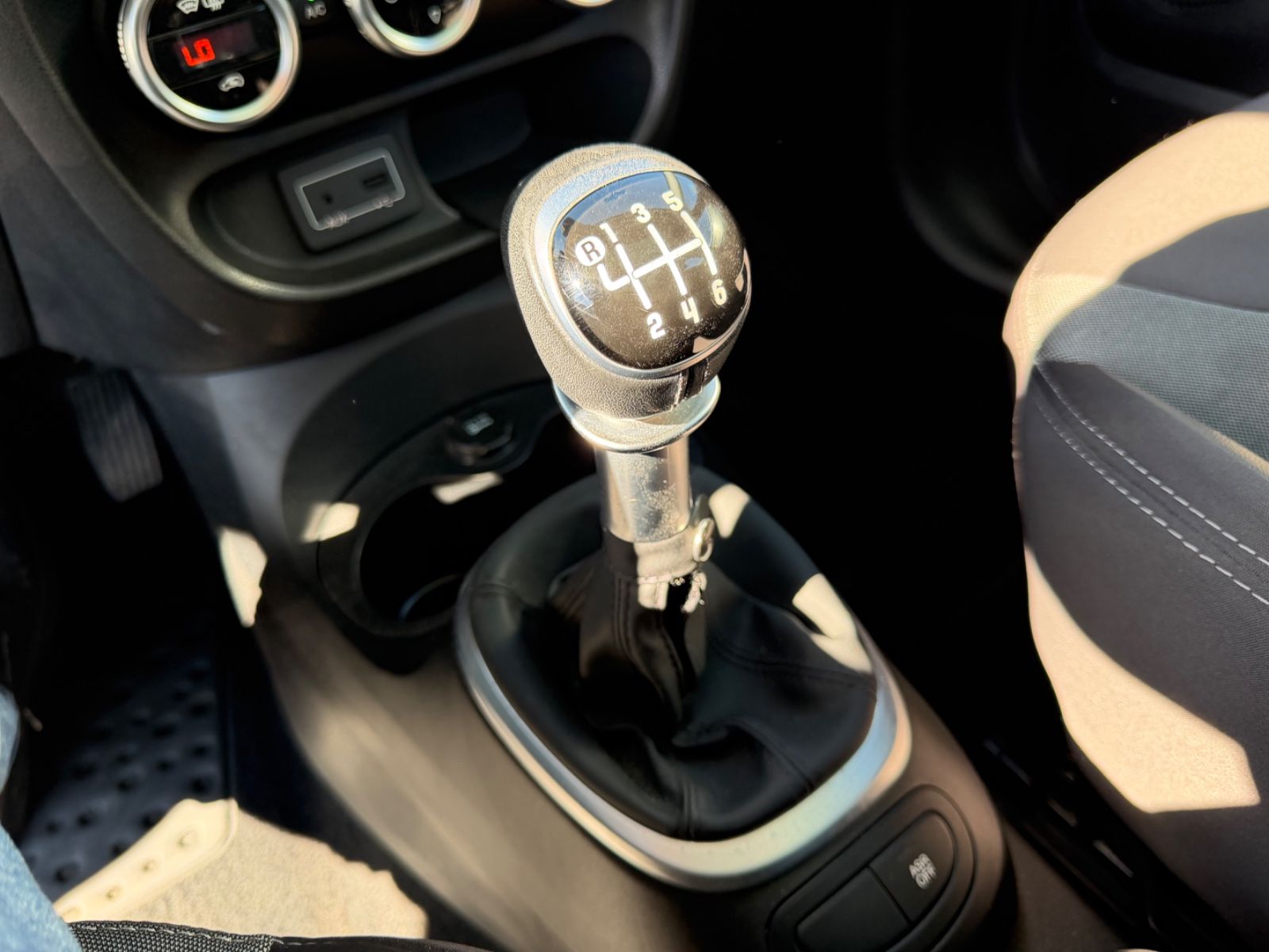 Fahrzeugabbildung Fiat 500L LOUNGE *NAVI*KAM*PANO*SHZ*ALU*TEILLEDER*