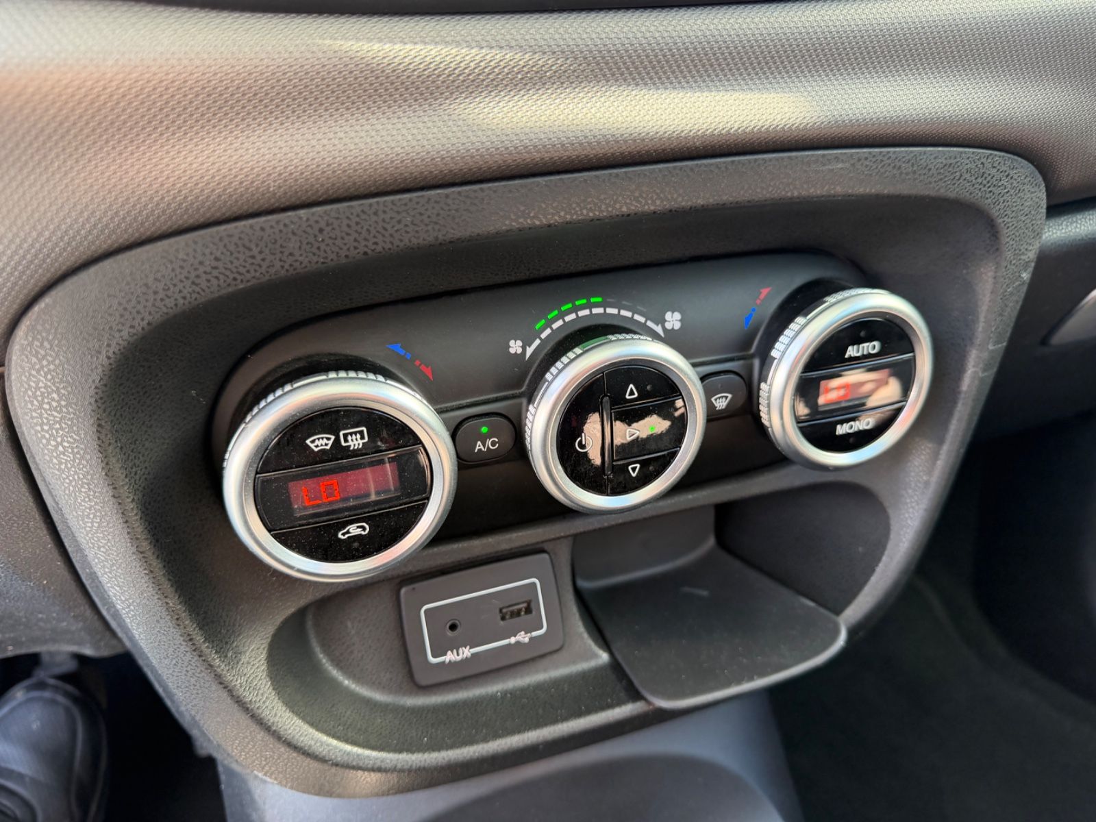 Fahrzeugabbildung Fiat 500L LOUNGE *NAVI*KAM*PANO*SHZ*ALU*TEILLEDER*