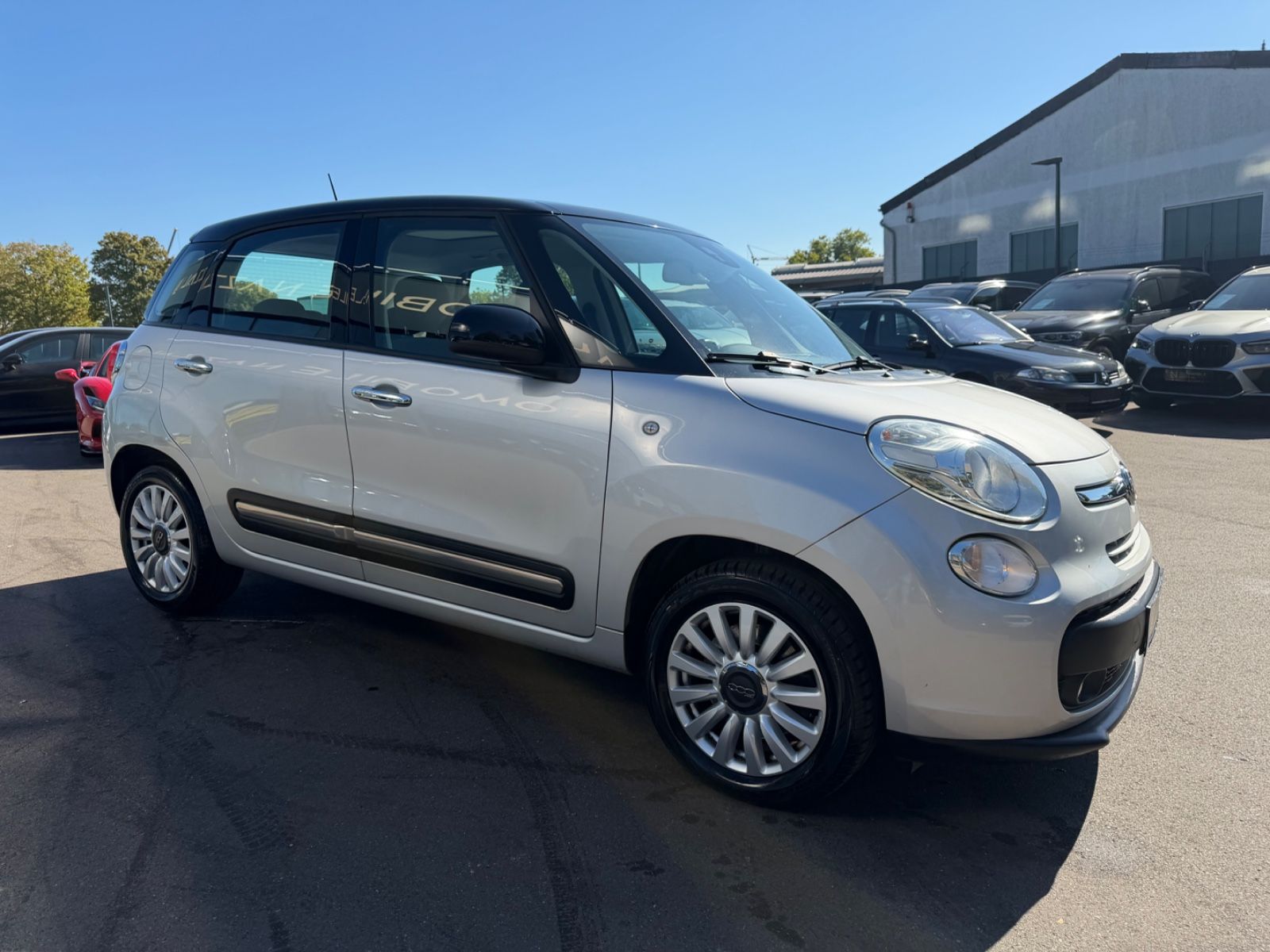 Fahrzeugabbildung Fiat 500L LOUNGE *NAVI*KAM*PANO*SHZ*ALU*TEILLEDER*