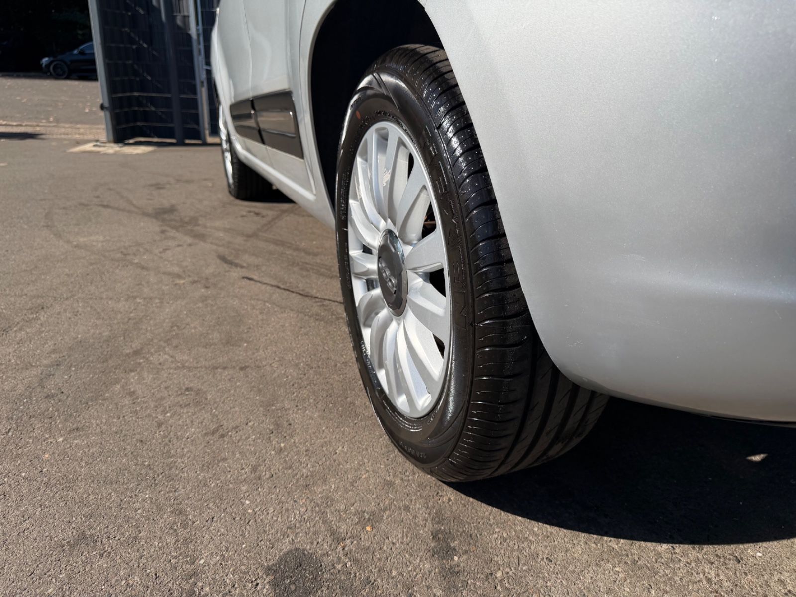 Fahrzeugabbildung Fiat 500L LOUNGE *NAVI*KAM*PANO*SHZ*ALU*TEILLEDER*