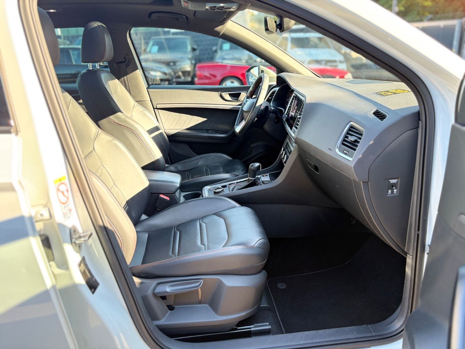 Fahrzeugabbildung SEAT ATECA FR *AUT*LED*NAVI*360°*VIRTUAL*PANO*ASSIST*
