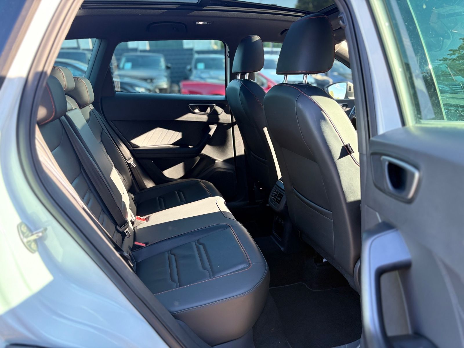 Fahrzeugabbildung SEAT ATECA FR *AUT*LED*NAVI*360°*VIRTUAL*PANO*ASSIST*