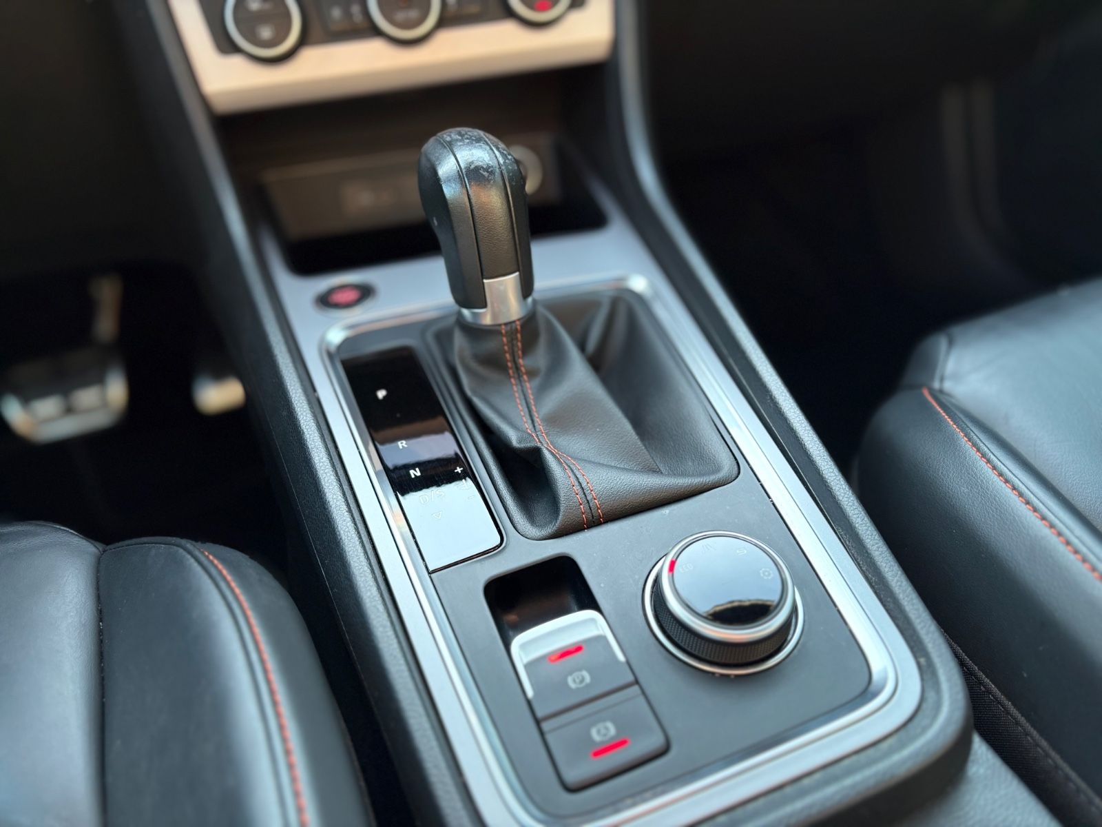 Fahrzeugabbildung SEAT ATECA FR *AUT*LED*NAVI*360°*VIRTUAL*PANO*ASSIST*