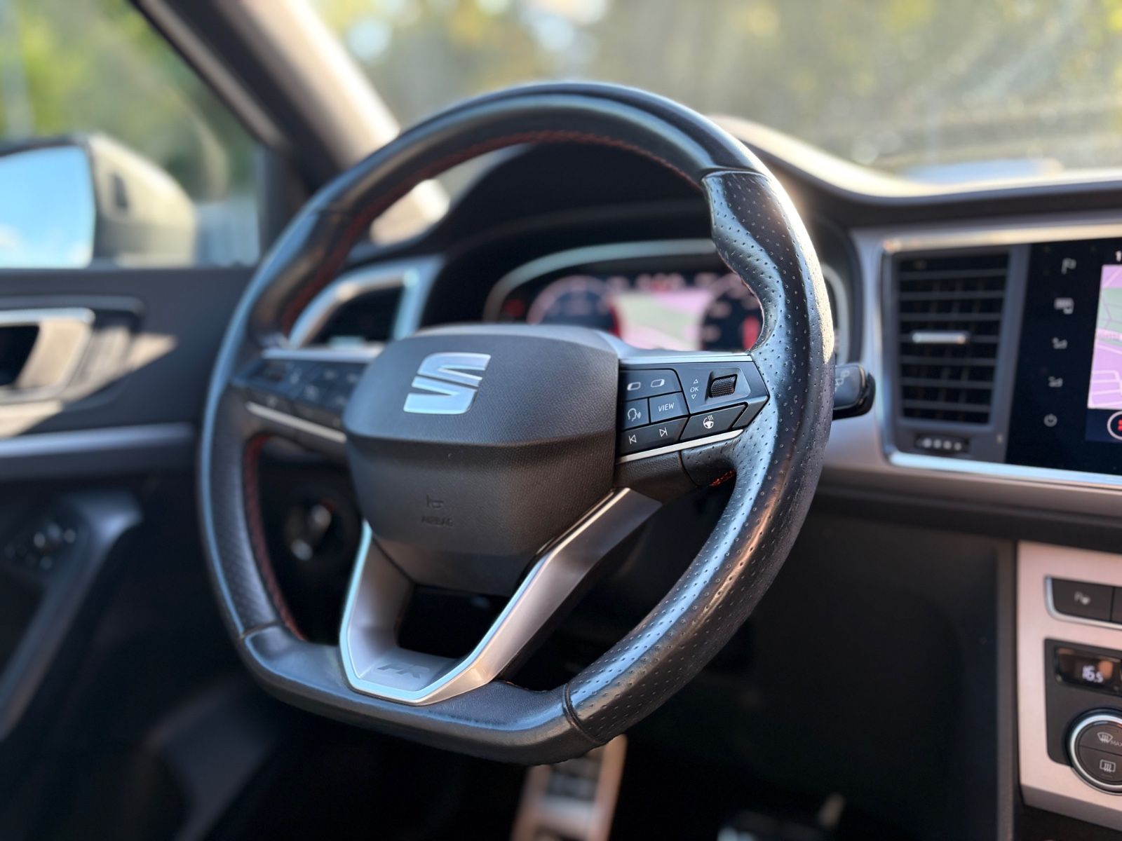 Fahrzeugabbildung SEAT ATECA FR *AUT*LED*NAVI*360°*VIRTUAL*PANO*ASSIST*