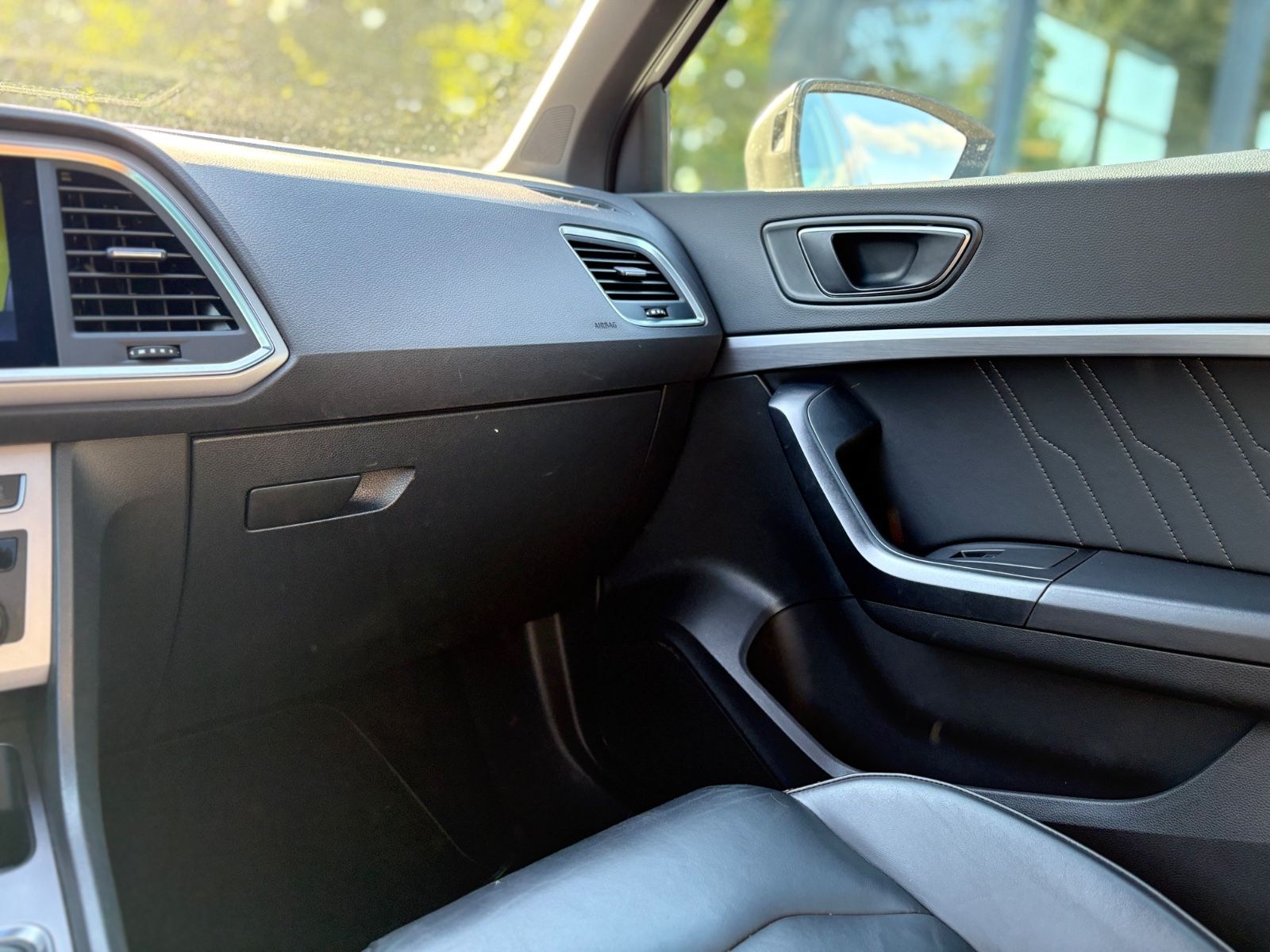 Fahrzeugabbildung SEAT ATECA FR *AUT*LED*NAVI*360°*VIRTUAL*PANO*ASSIST*