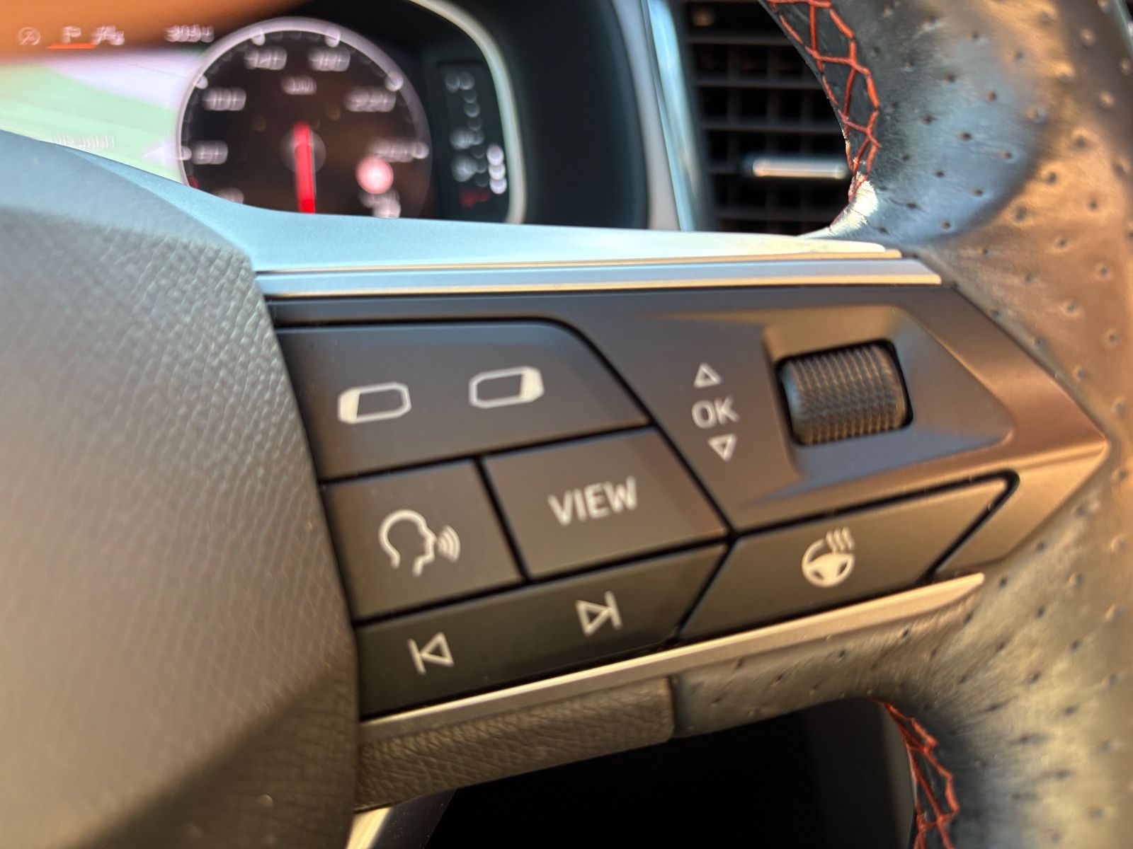 Fahrzeugabbildung SEAT ATECA FR *AUT*LED*NAVI*360°*VIRTUAL*PANO*ASSIST*