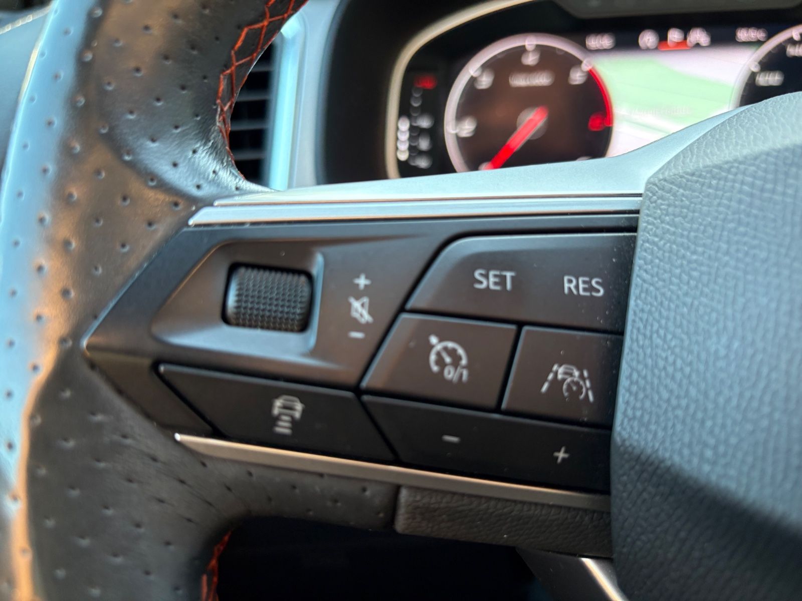 Fahrzeugabbildung SEAT ATECA FR *AUT*LED*NAVI*360°*VIRTUAL*PANO*ASSIST*