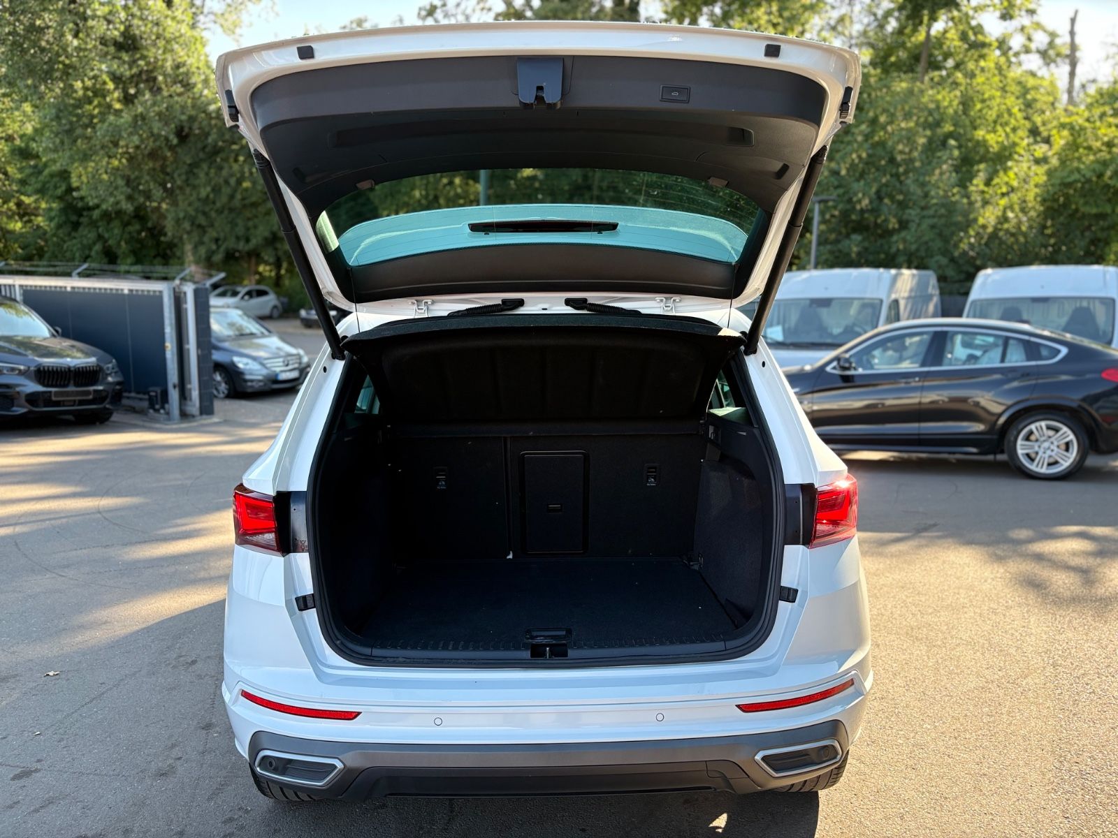 Fahrzeugabbildung SEAT ATECA FR *AUT*LED*NAVI*360°*VIRTUAL*PANO*ASSIST*