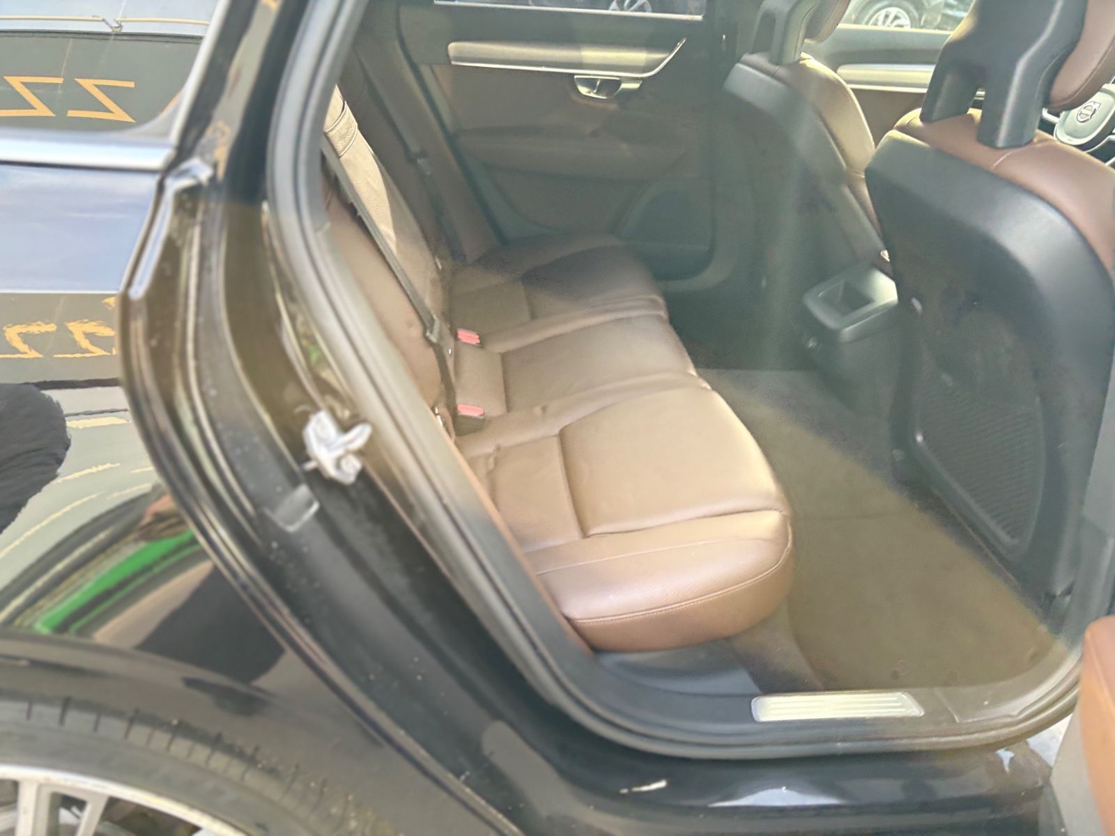 Fahrzeugabbildung Volvo VOLVO V90 MOMENTUM*LED*VOLLLEDER*21.ZOLL*