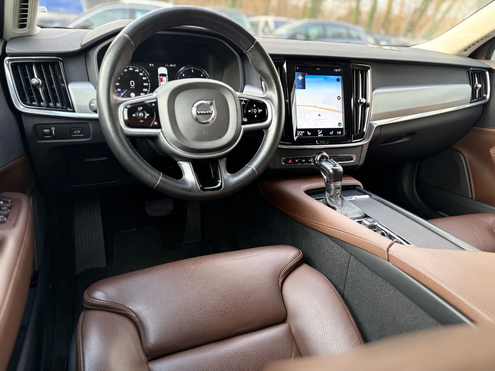 Fahrzeugabbildung Volvo VOLVO V90 MOMENTUM*LED*VOLLLEDER*21.ZOLL*