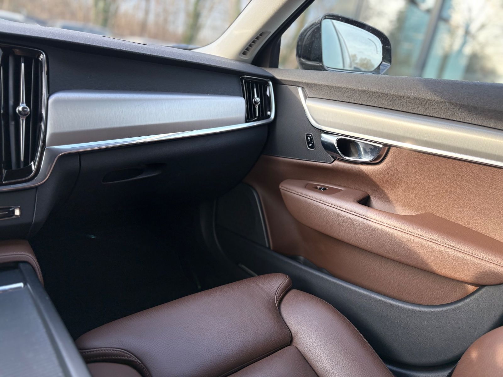 Fahrzeugabbildung Volvo VOLVO V90 MOMENTUM*LED*VOLLLEDER*21.ZOLL*