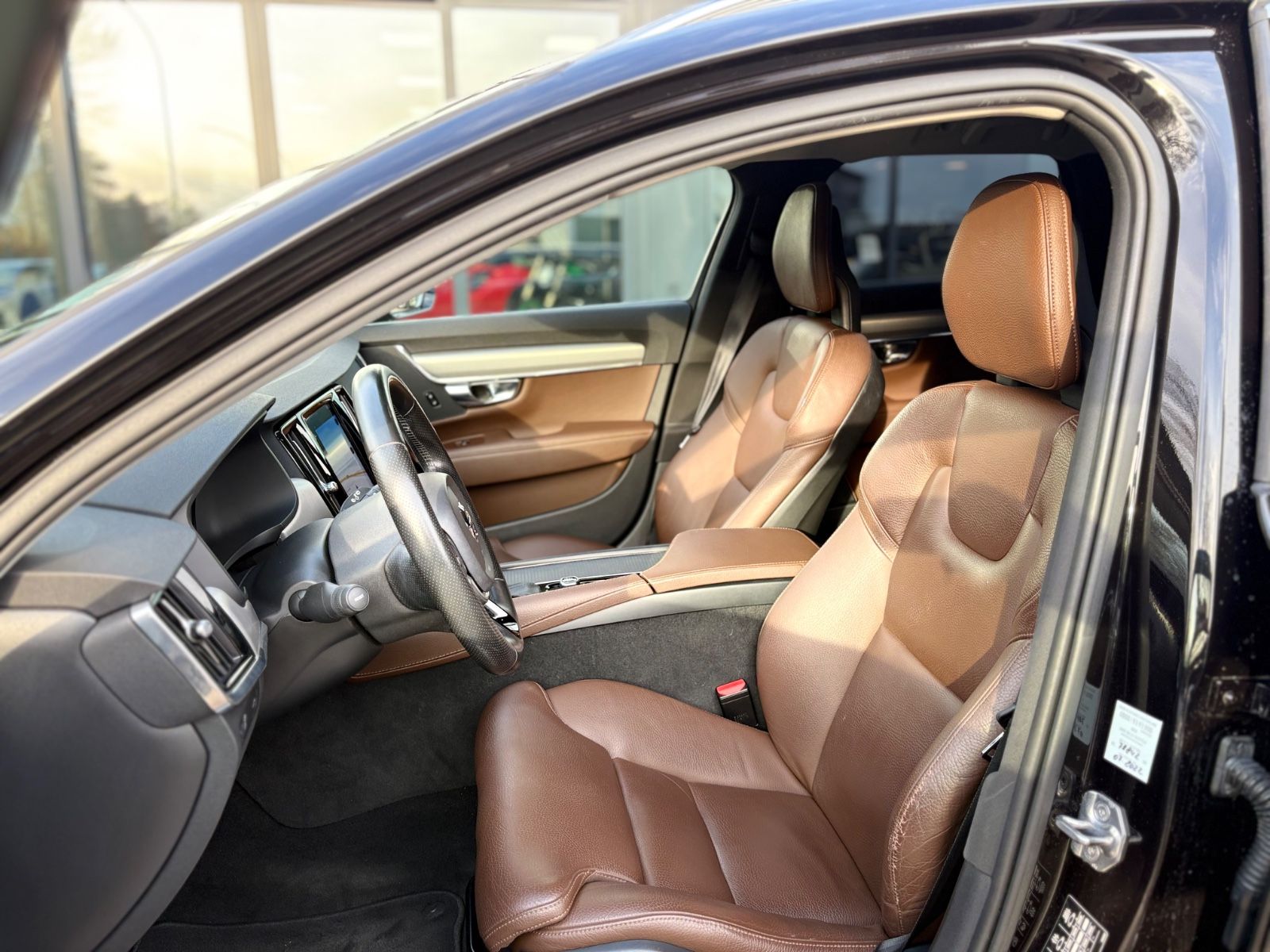 Fahrzeugabbildung Volvo VOLVO V90 MOMENTUM*LED*VOLLLEDER*21.ZOLL*