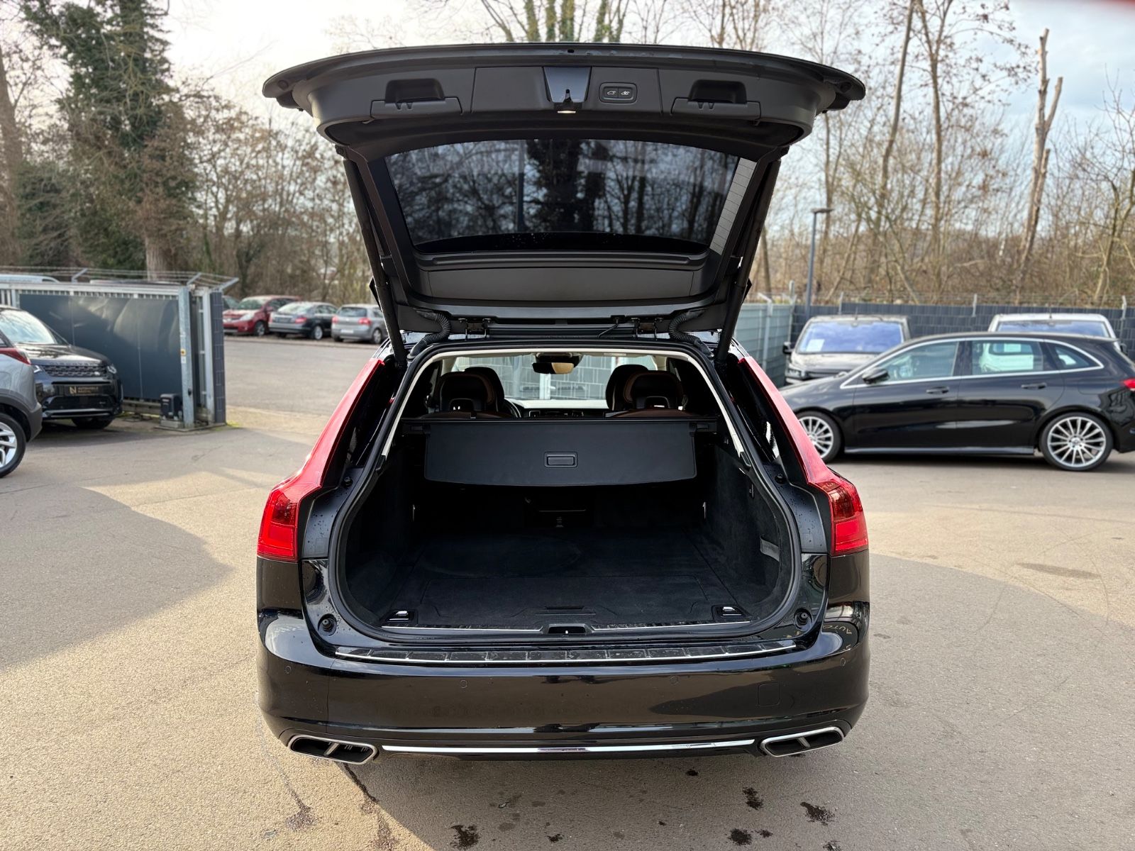Fahrzeugabbildung Volvo VOLVO V90 MOMENTUM*LED*VOLLLEDER*21.ZOLL*