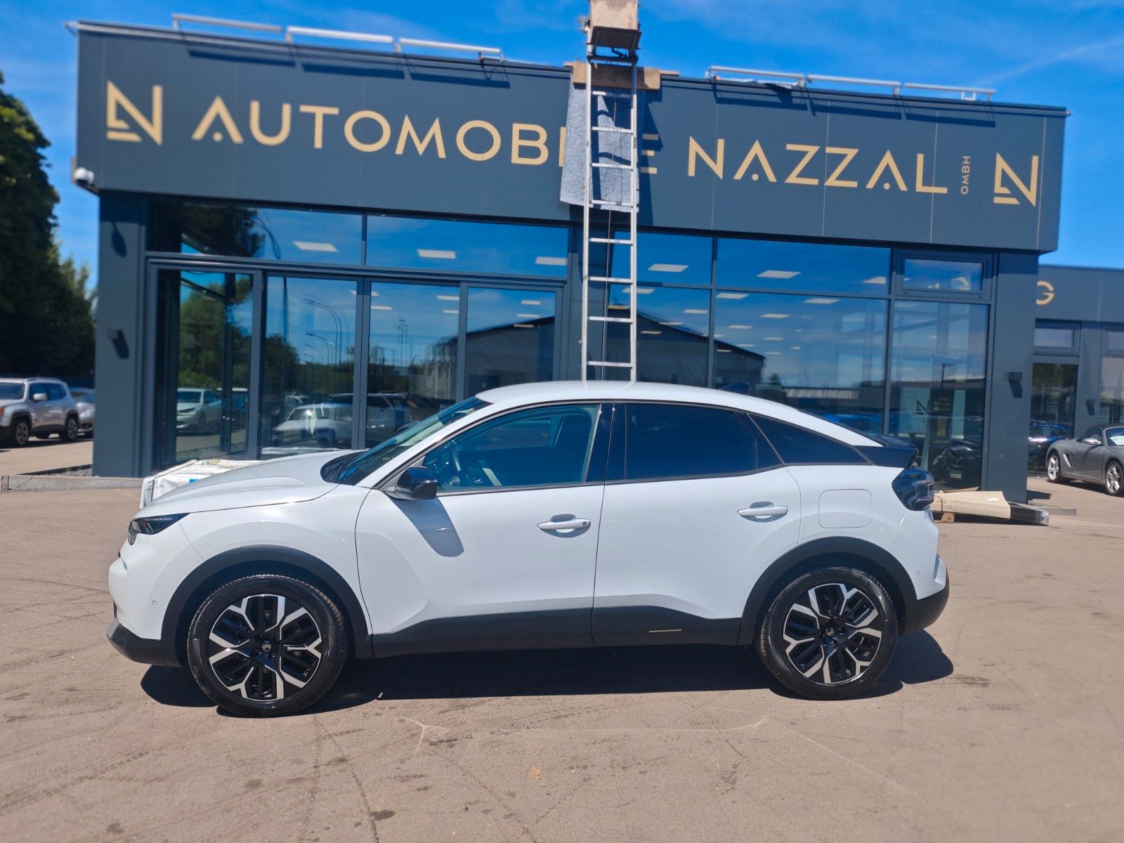 Fahrzeugabbildung Citroën C4 LIM. MAX*NAVI*KLIMAAUTO*KAMERA*
