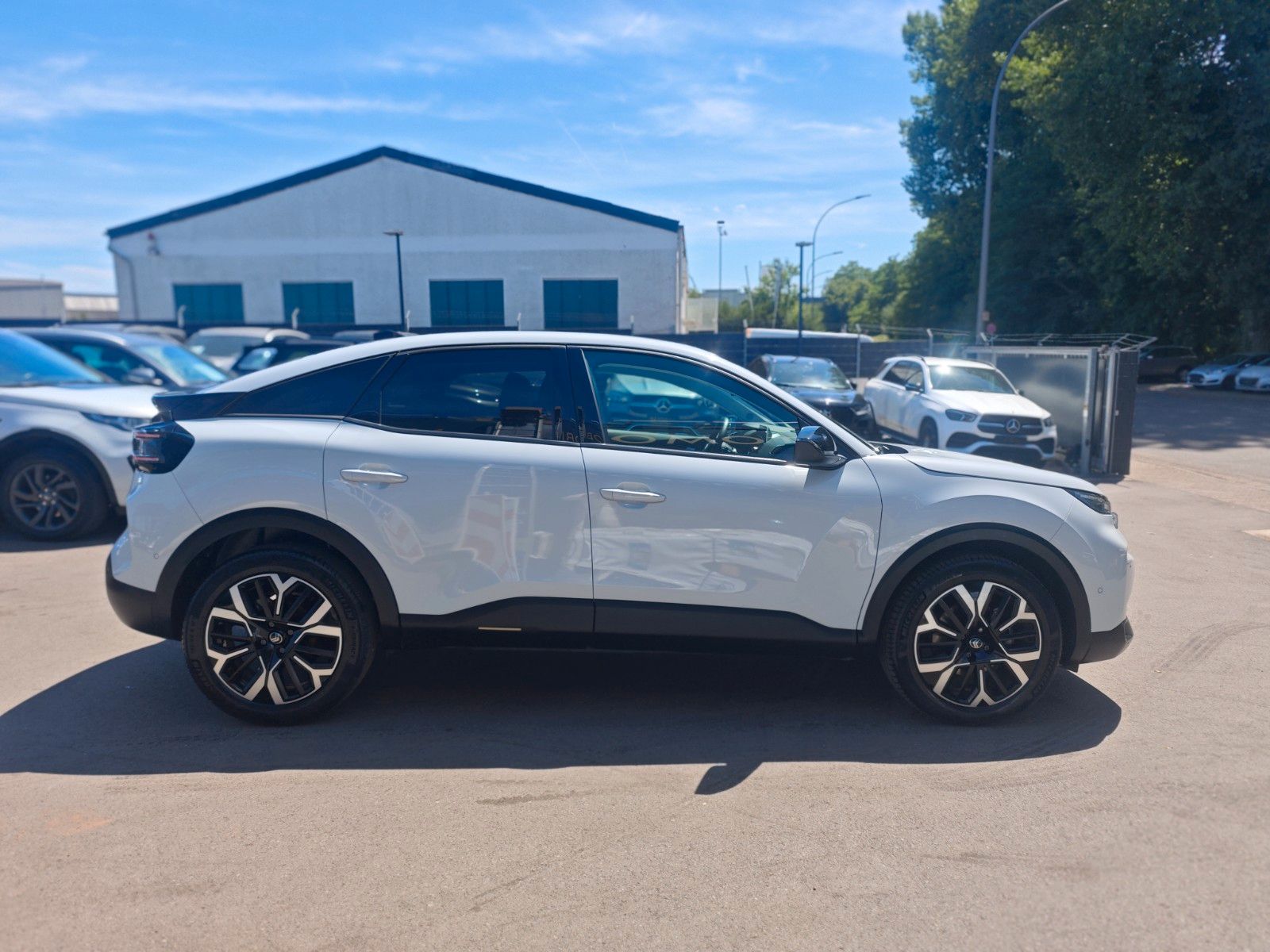 Fahrzeugabbildung Citroën C4 LIM. MAX*NAVI*KLIMAAUTO*KAMERA*