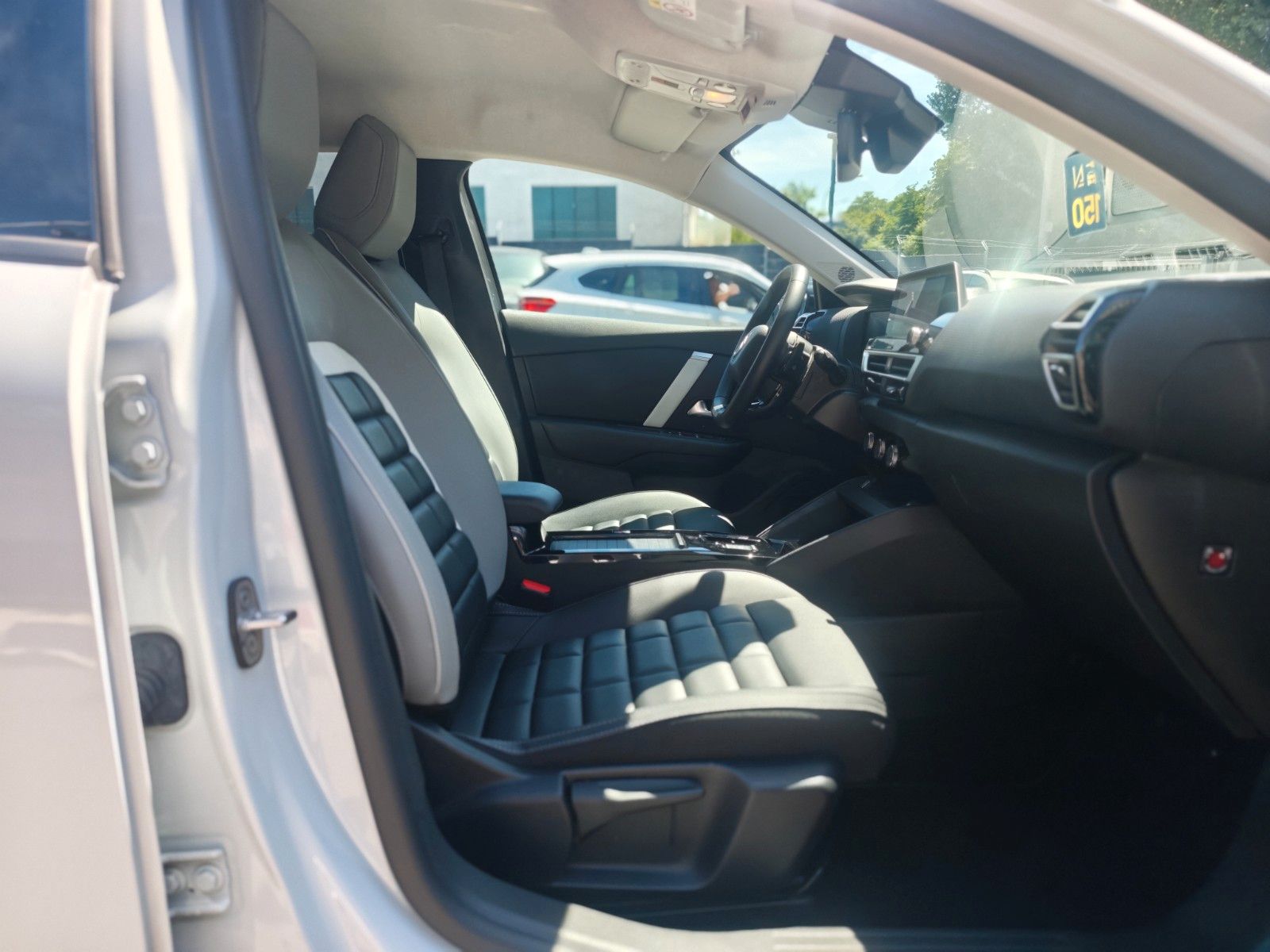 Fahrzeugabbildung Citroën C4 LIM. MAX*NAVI*KLIMAAUTO*KAMERA*