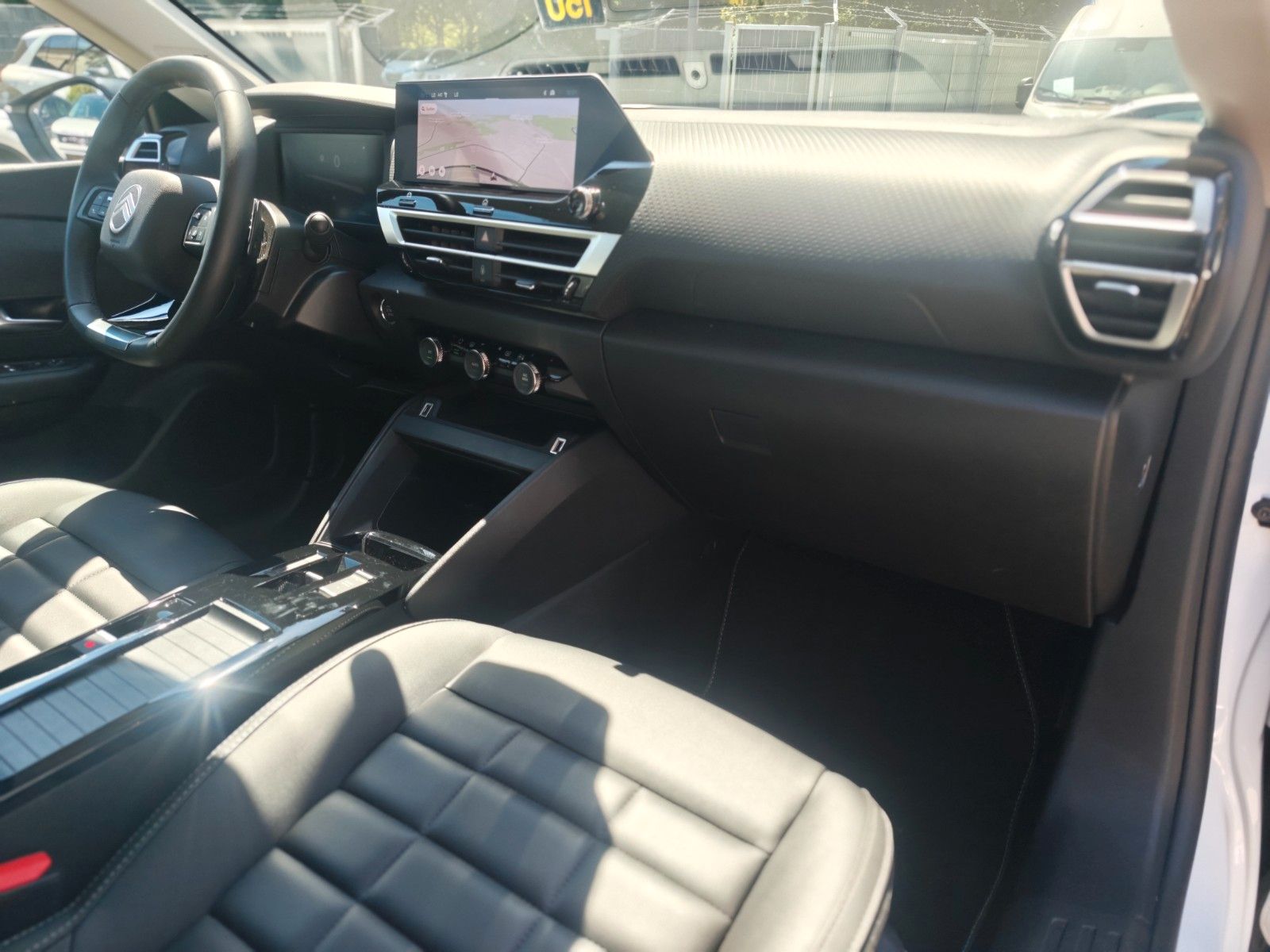 Fahrzeugabbildung Citroën C4 LIM. MAX*NAVI*KLIMAAUTO*KAMERA*