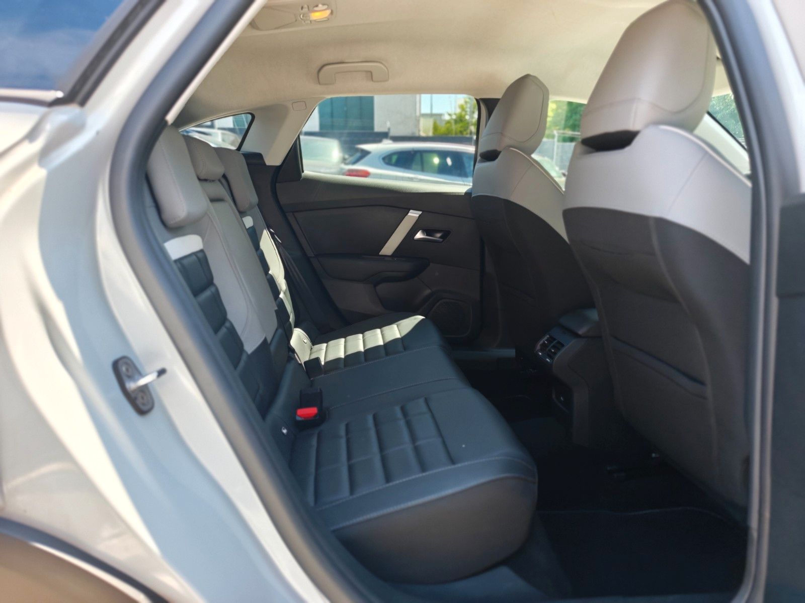 Fahrzeugabbildung Citroën C4 LIM. MAX*NAVI*KLIMAAUTO*KAMERA*