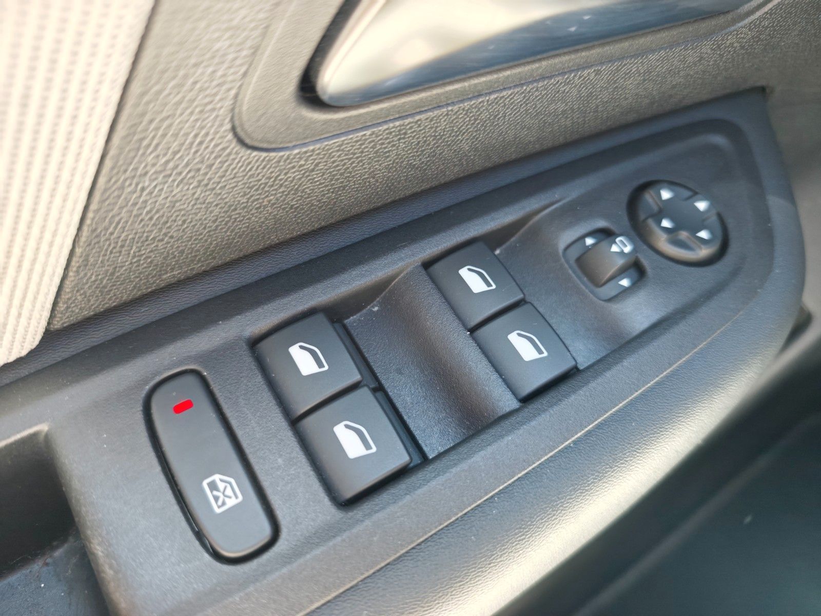 Fahrzeugabbildung Citroën C4 LIM. MAX*NAVI*KLIMAAUTO*KAMERA*
