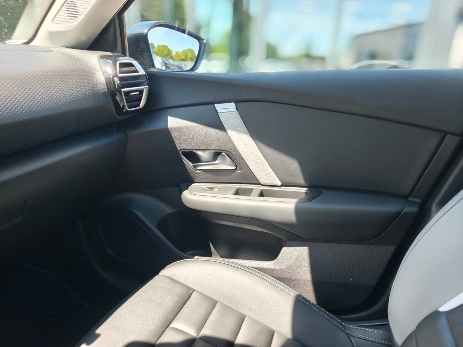 Fahrzeugabbildung Citroën C4 LIM. MAX*NAVI*KLIMAAUTO*KAMERA*
