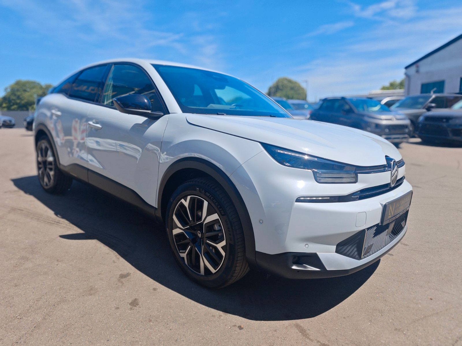 Fahrzeugabbildung Citroën C4 LIM. MAX*NAVI*KLIMAAUTO*KAMERA*