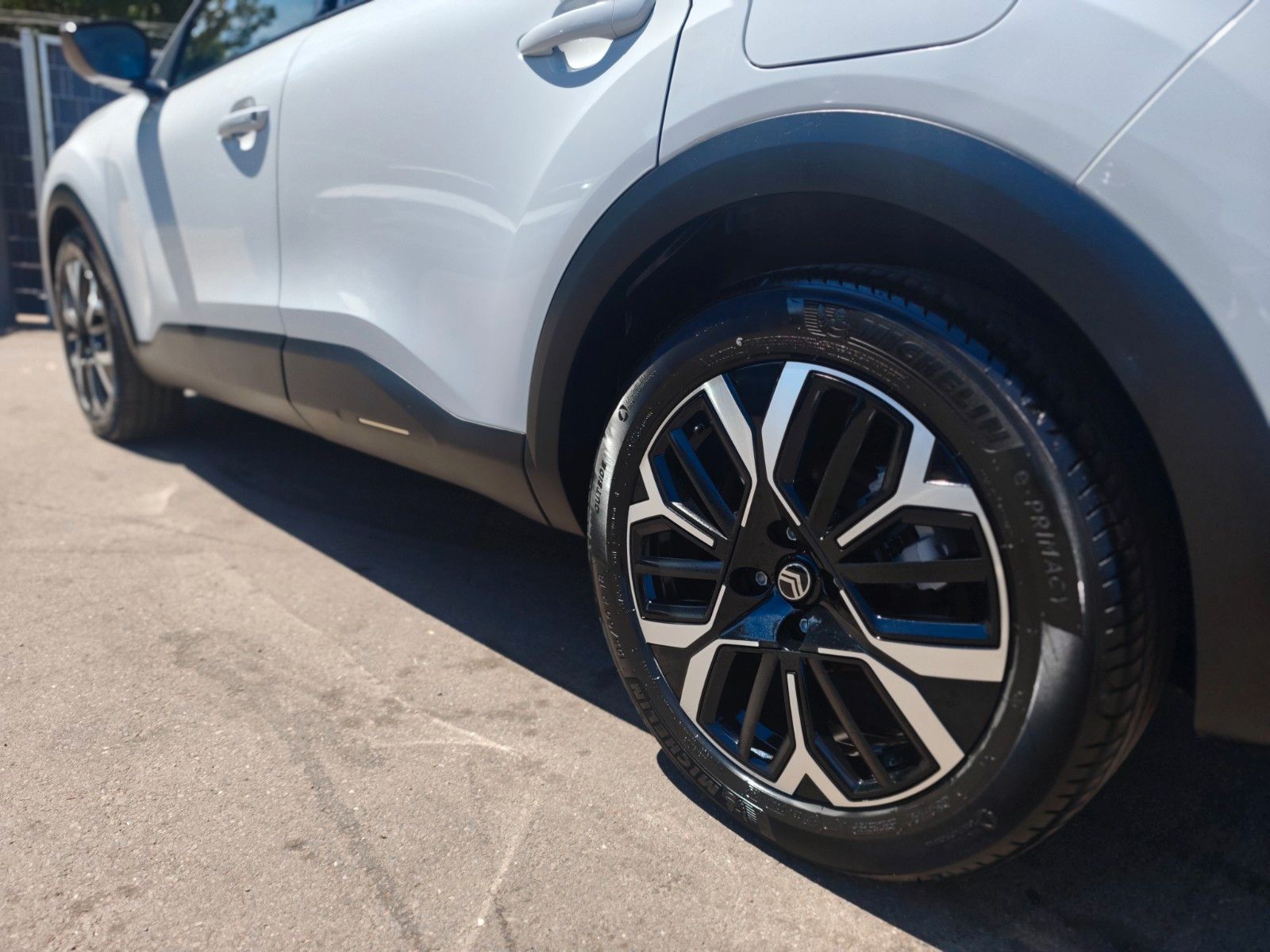 Fahrzeugabbildung Citroën C4 LIM. MAX*NAVI*KLIMAAUTO*KAMERA*