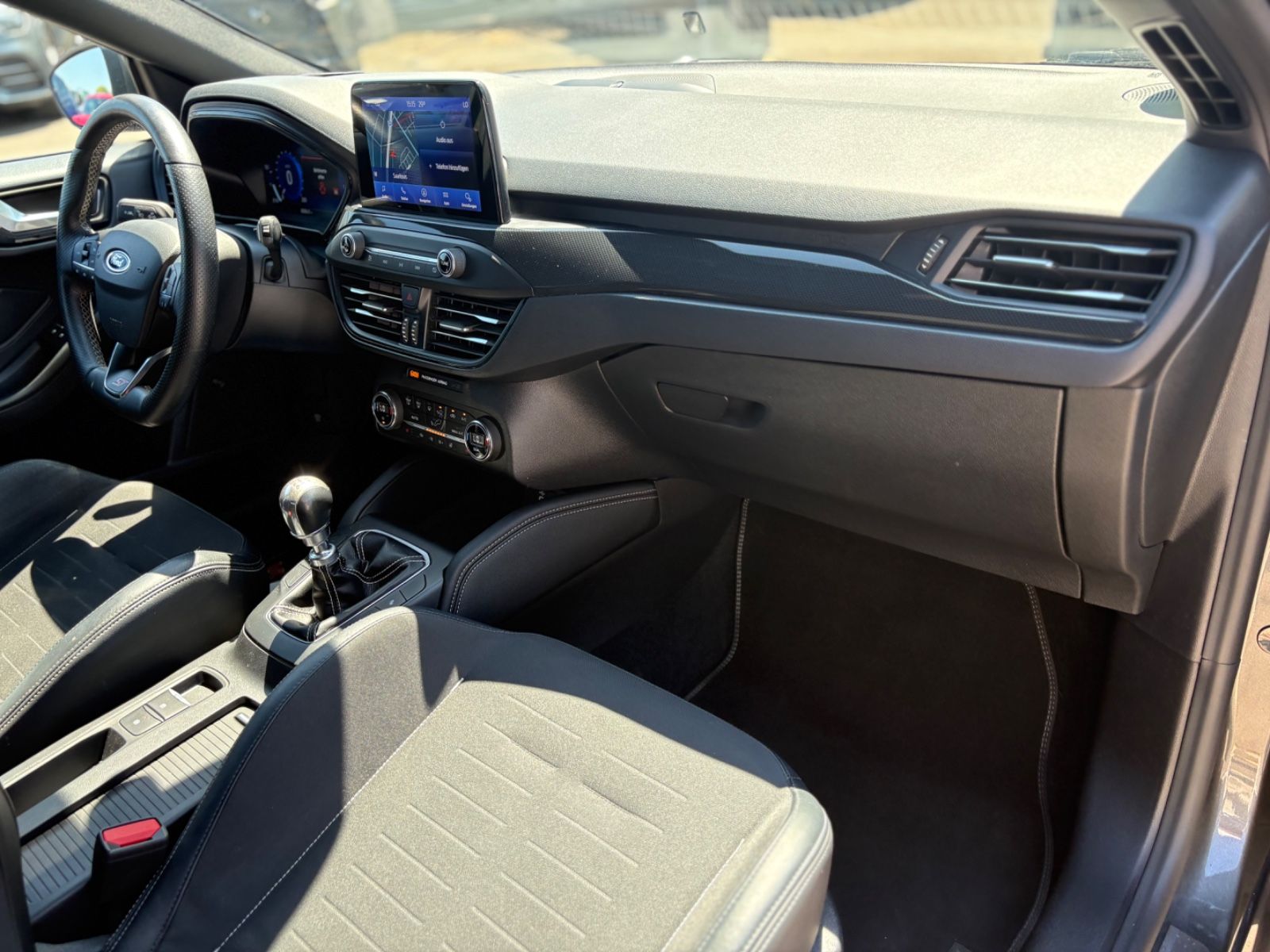 Fahrzeugabbildung Ford FOCUS ST *PERFORMANCE*KAMERA*RECARO*