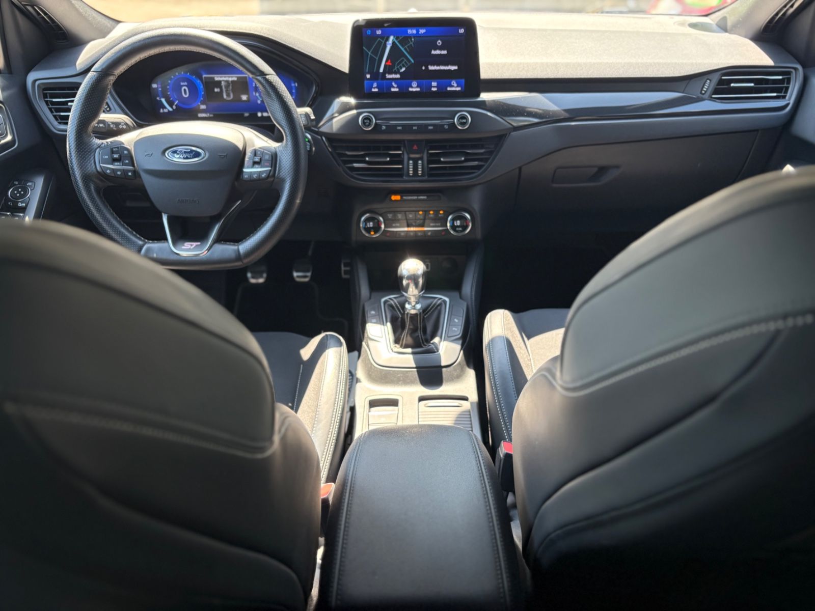 Fahrzeugabbildung Ford FOCUS ST *PERFORMANCE*KAMERA*RECARO*