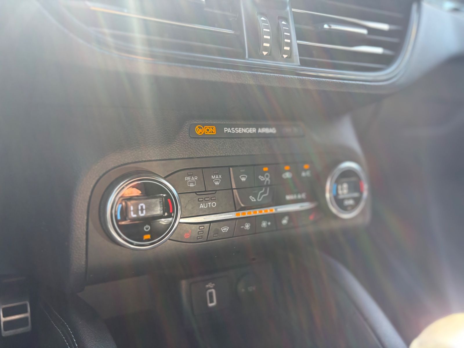 Fahrzeugabbildung Ford FOCUS ST *PERFORMANCE*KAMERA*RECARO*