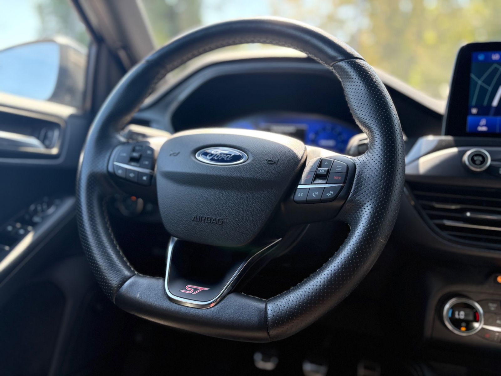 Fahrzeugabbildung Ford FOCUS ST *PERFORMANCE*KAMERA*RECARO*