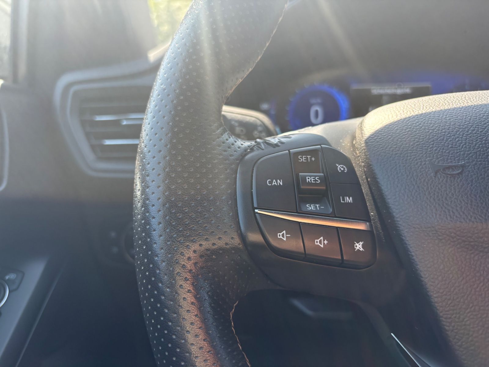 Fahrzeugabbildung Ford FOCUS ST *PERFORMANCE*KAMERA*RECARO*