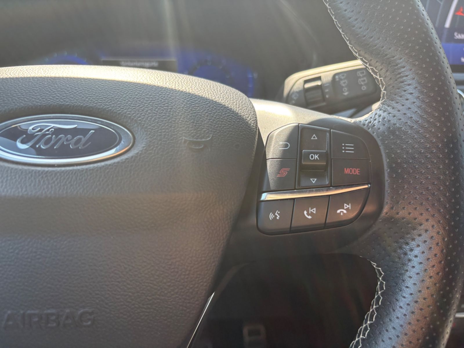 Fahrzeugabbildung Ford FOCUS ST *PERFORMANCE*KAMERA*RECARO*
