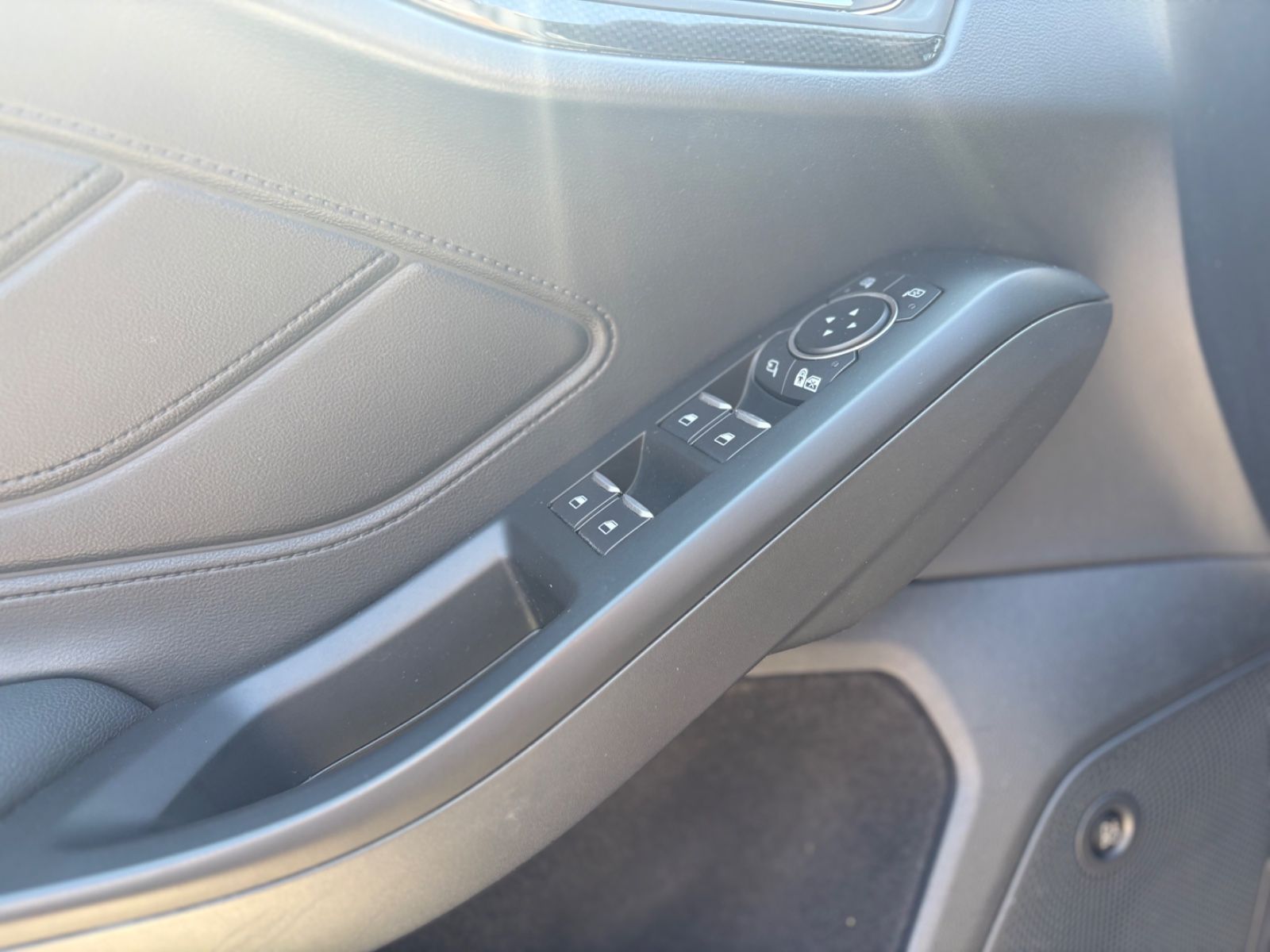 Fahrzeugabbildung Ford FOCUS ST *PERFORMANCE*KAMERA*RECARO*