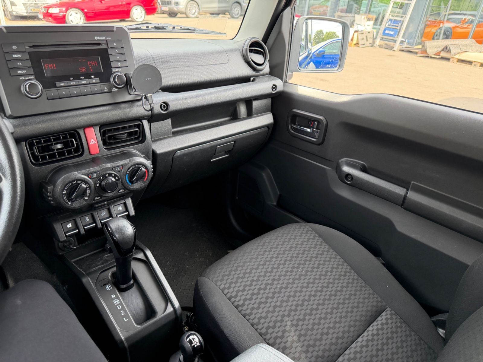 Fahrzeugabbildung Suzuki JIMNY ALLGRIP *AUT*1.HAND*KLIMA*4-SITZER*AHK*SHZ