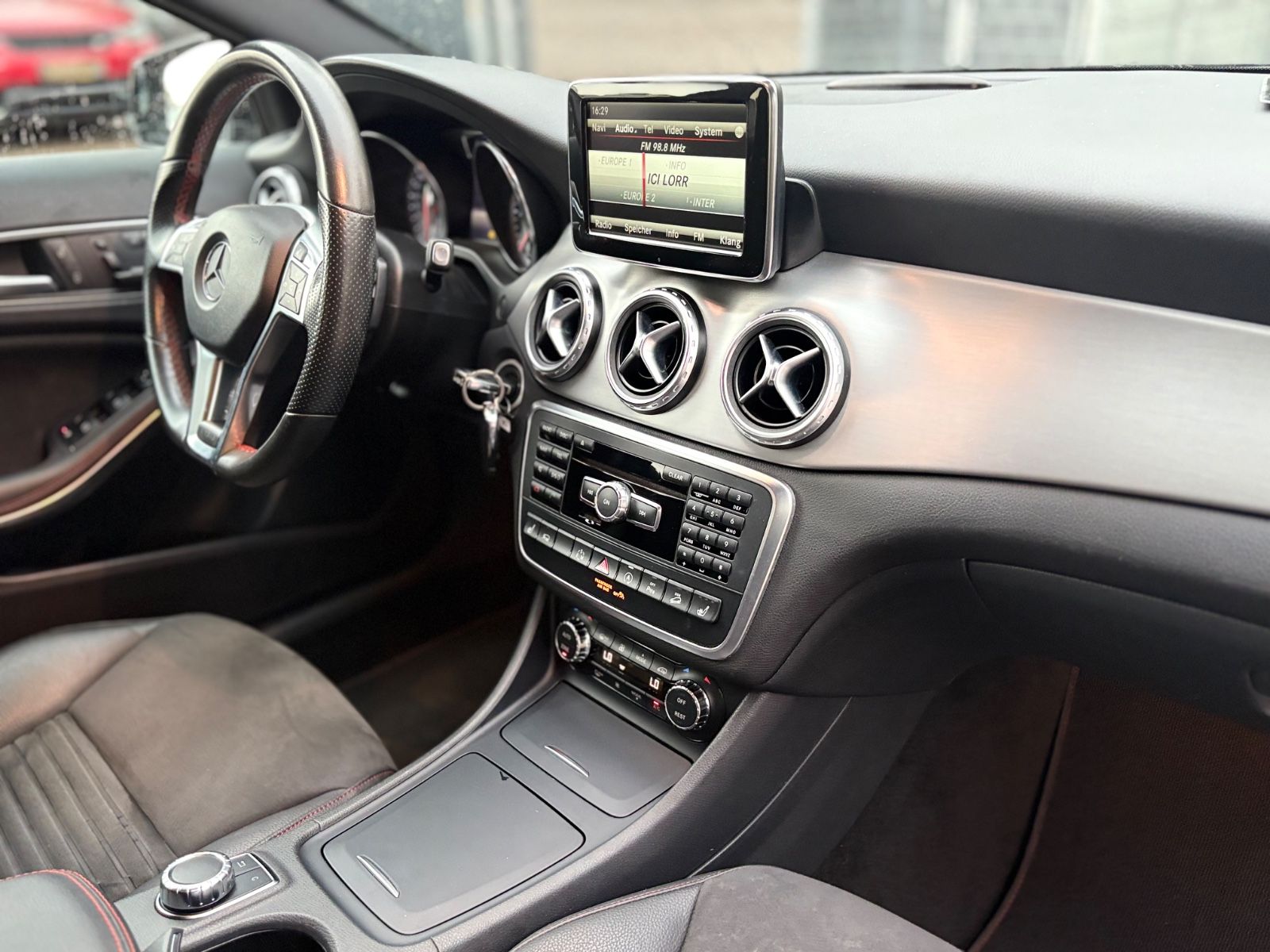 Fahrzeugabbildung Mercedes-Benz GLA 220D 4MATIC *AMG-LINE*FACELIFT*LED*AUT*KAM*
