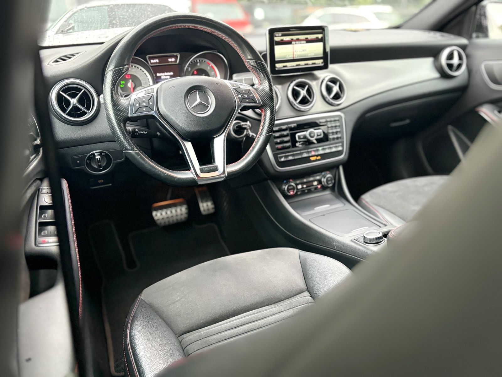 Fahrzeugabbildung Mercedes-Benz GLA 220D 4MATIC *AMG-LINE*FACELIFT*LED*AUT*KAM*