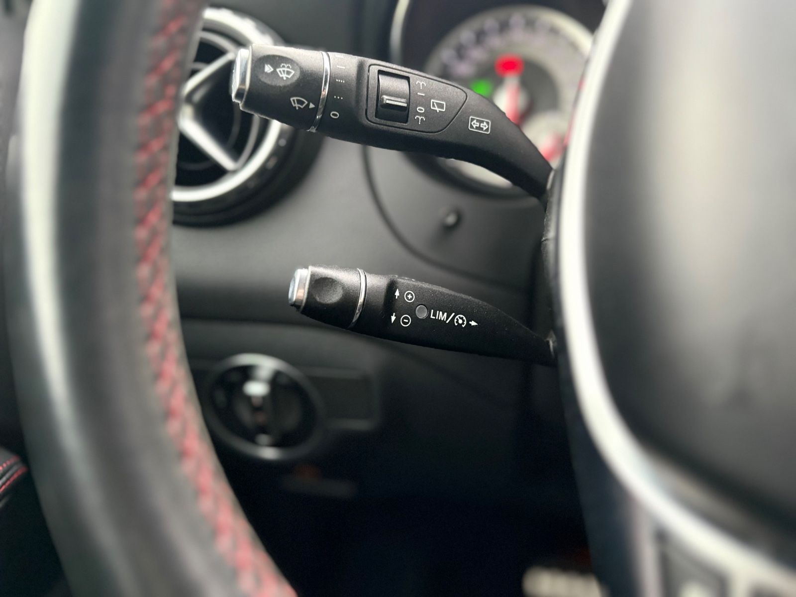 Fahrzeugabbildung Mercedes-Benz GLA 220D 4MATIC *AMG-LINE*FACELIFT*LED*AUT*KAM*