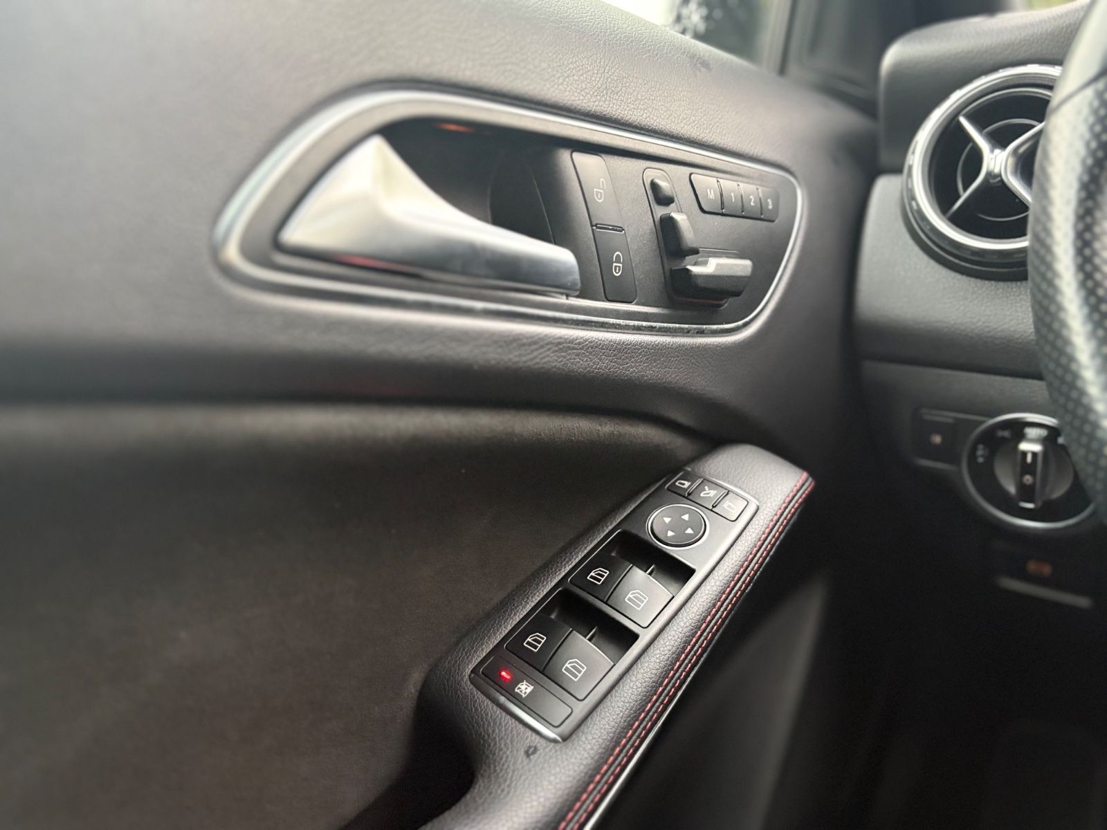 Fahrzeugabbildung Mercedes-Benz GLA 220D 4MATIC *AMG-LINE*FACELIFT*LED*AUT*KAM*