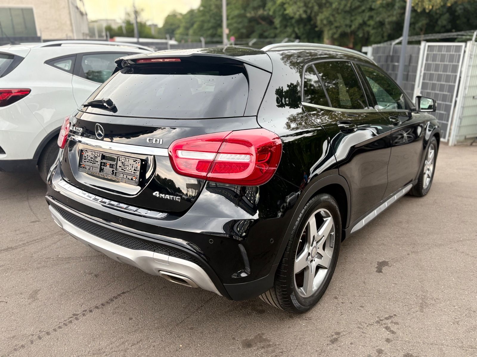 Fahrzeugabbildung Mercedes-Benz GLA 220D 4MATIC *AMG-LINE*FACELIFT*LED*AUT*KAM*