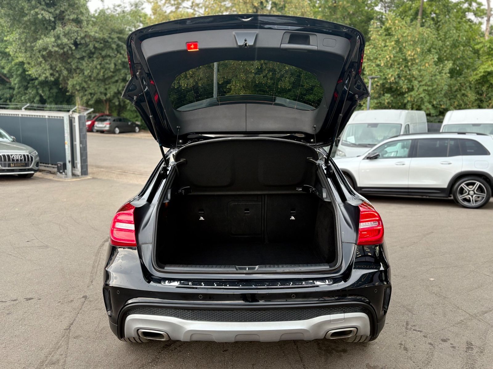 Fahrzeugabbildung Mercedes-Benz GLA 220D 4MATIC *AMG-LINE*FACELIFT*LED*AUT*KAM*