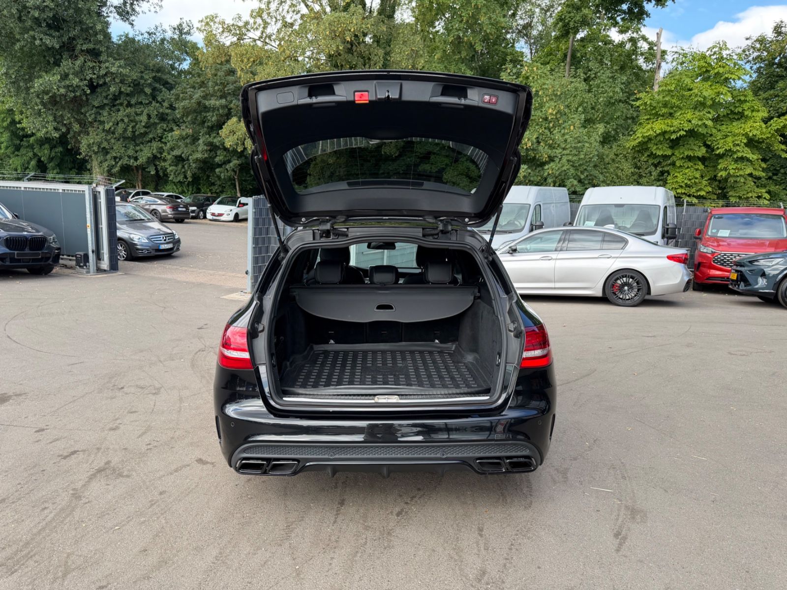 Fahrzeugabbildung Mercedes-Benz C 63 AMG T *NIGHT*COMAND*KAMERA*BURMESTER*LED*