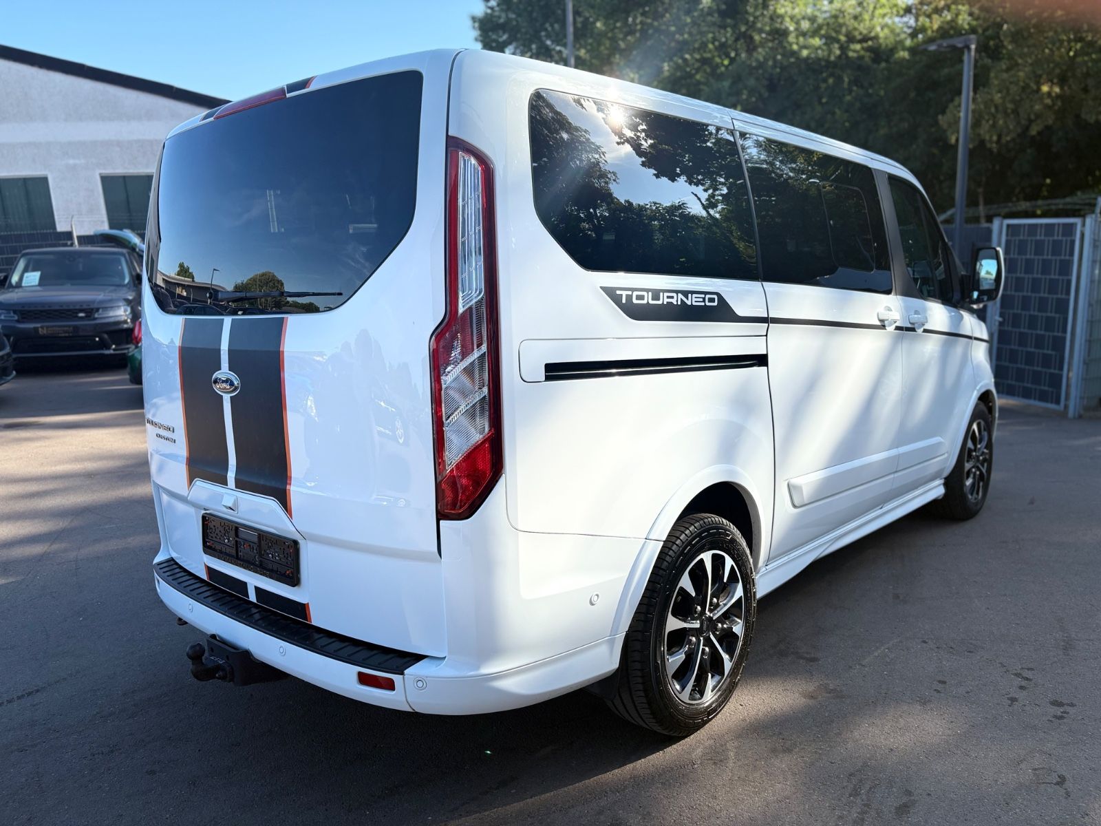 Fahrzeugabbildung Ford TOURNEO CUSTOM SPORT*2.HD*AUT*LED*KAMERA*8 SITZE