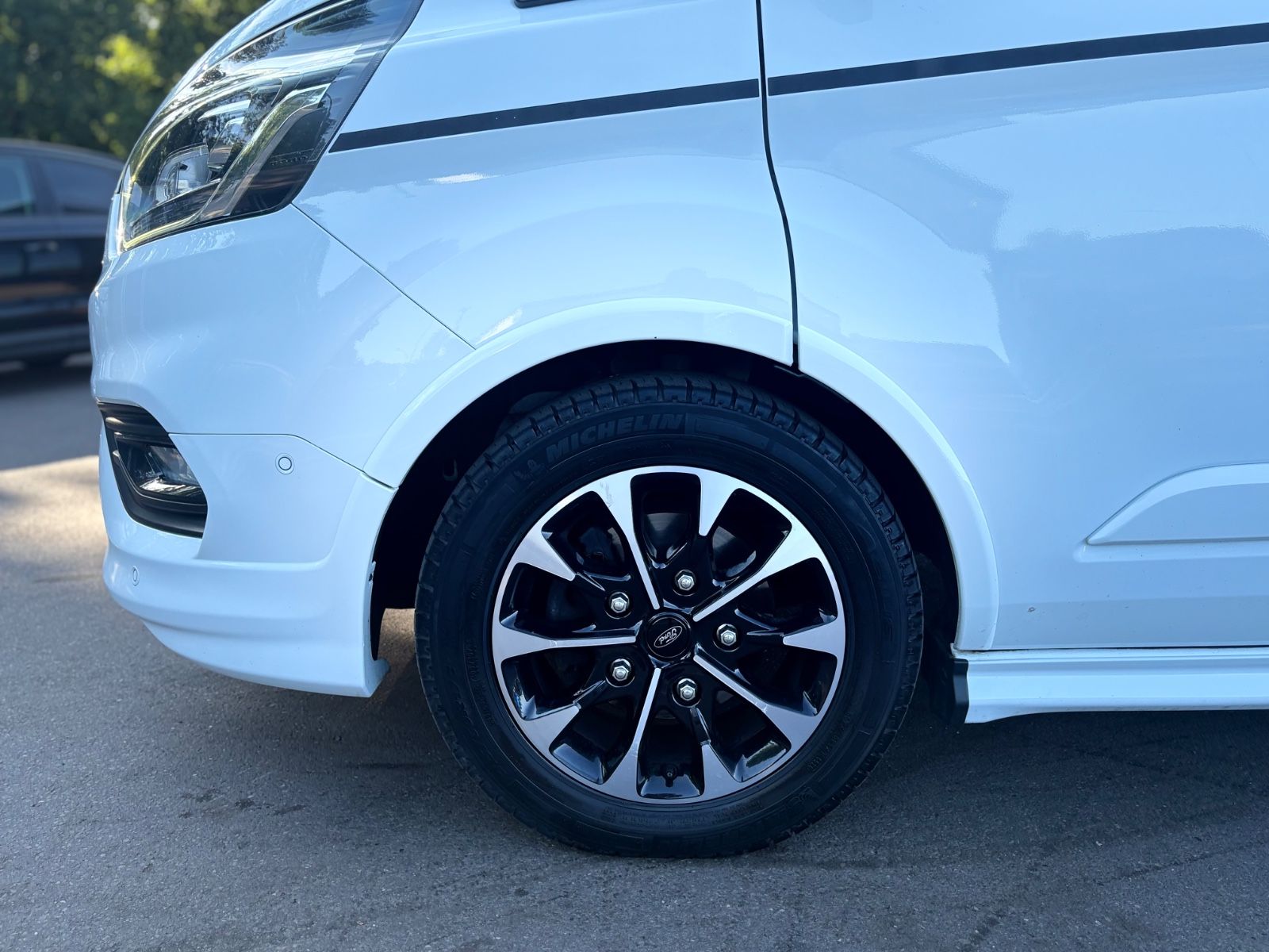Fahrzeugabbildung Ford TOURNEO CUSTOM SPORT*2.HD*AUT*LED*KAMERA*8 SITZE