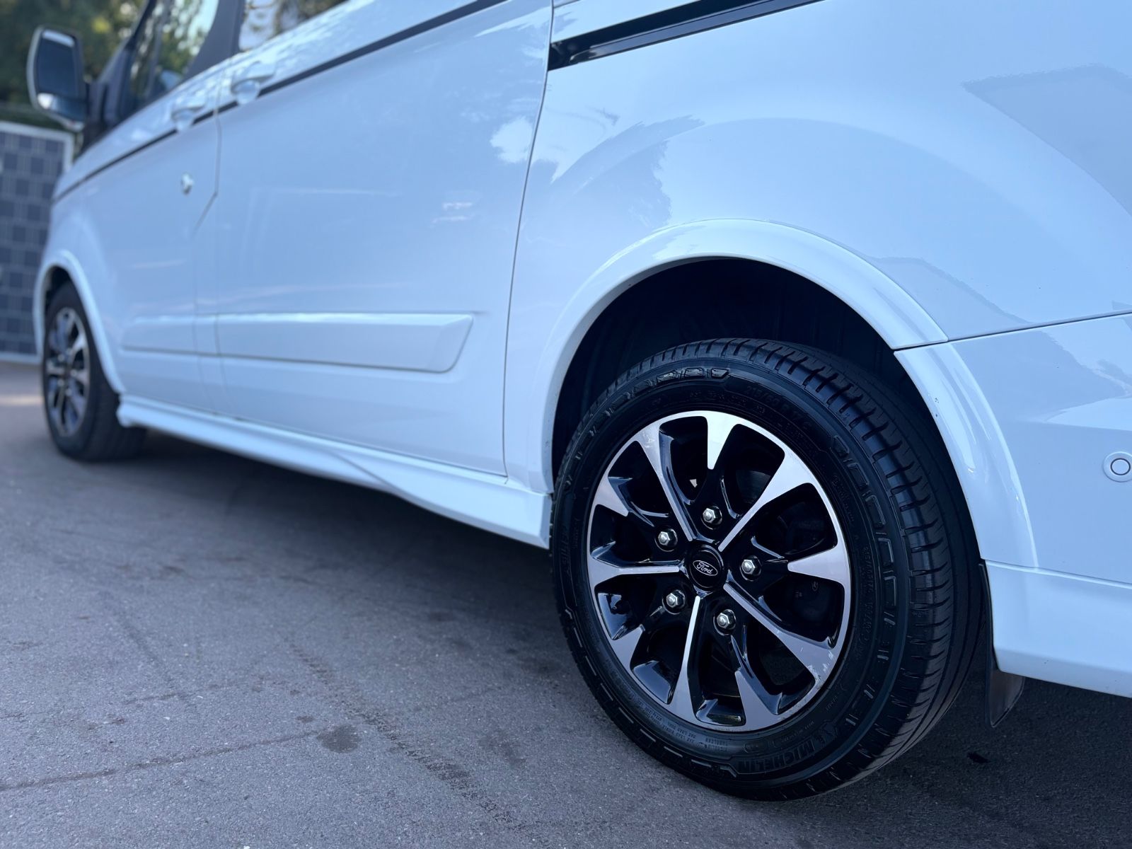 Fahrzeugabbildung Ford TOURNEO CUSTOM SPORT*2.HD*AUT*LED*KAMERA*8 SITZE