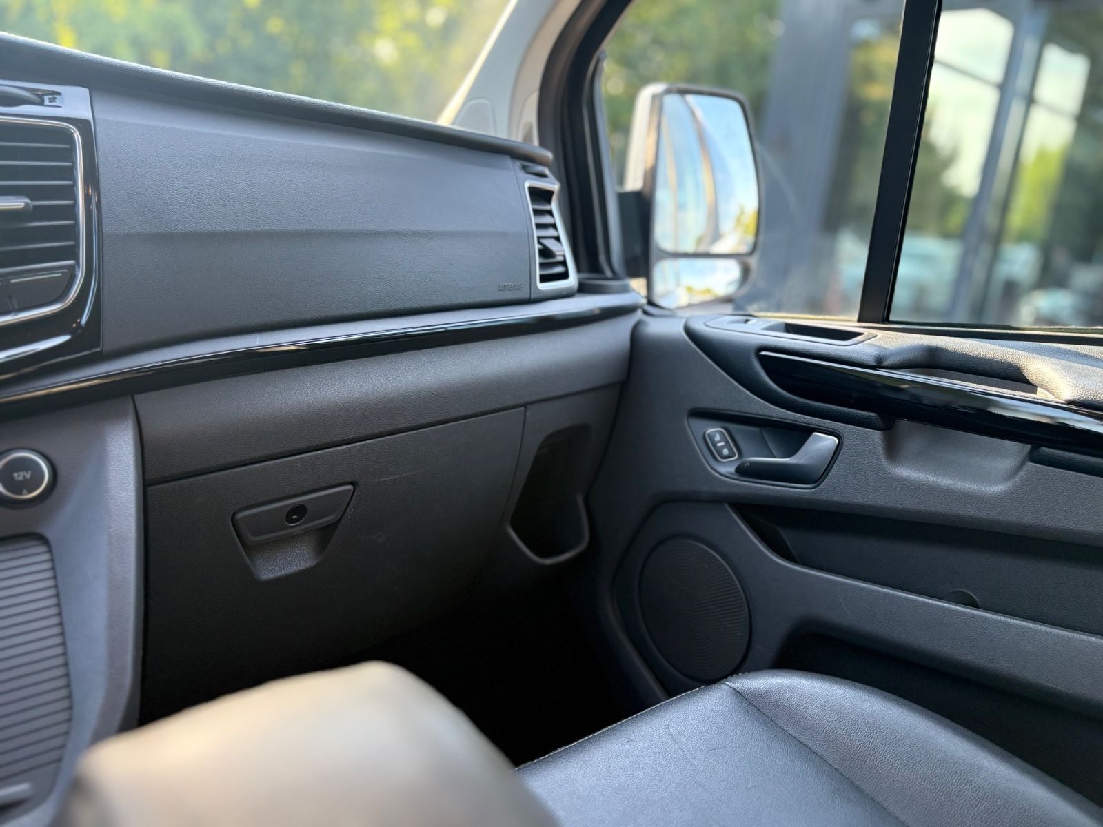 Fahrzeugabbildung Ford TOURNEO CUSTOM SPORT*2.HD*AUT*LED*KAMERA*8 SITZE