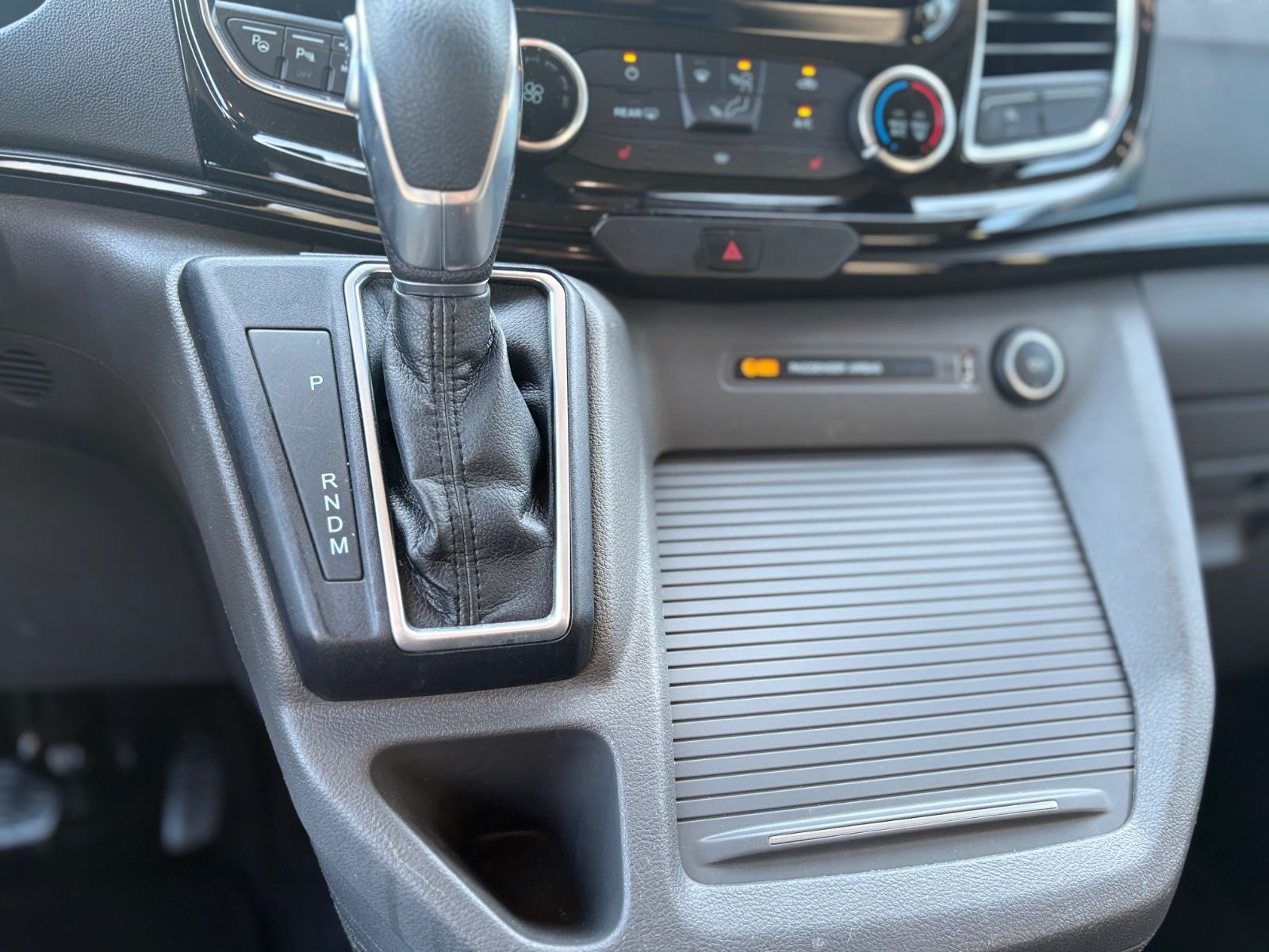 Fahrzeugabbildung Ford TOURNEO CUSTOM SPORT*2.HD*AUT*LED*KAMERA*8 SITZE